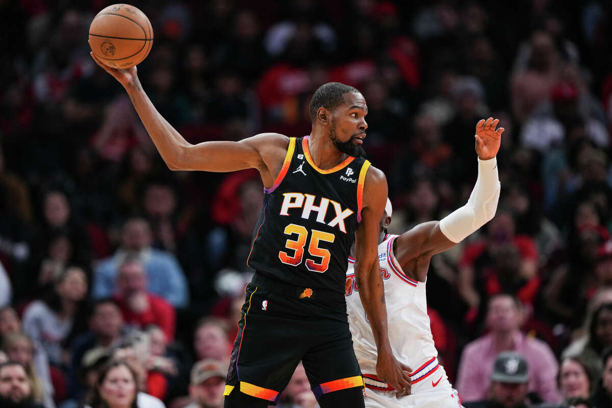 Kevin Durant #35 of the Phoenix Suns holds the ball during the second half of the game against the Houston Rockets at Toyota Center on December 27, 2023 in Houston, Texas. User expressly acknowledges and agrees that, by downloading and or using this photograph, User is consenting to the terms and conditions of the Getty Images License Agreement. 