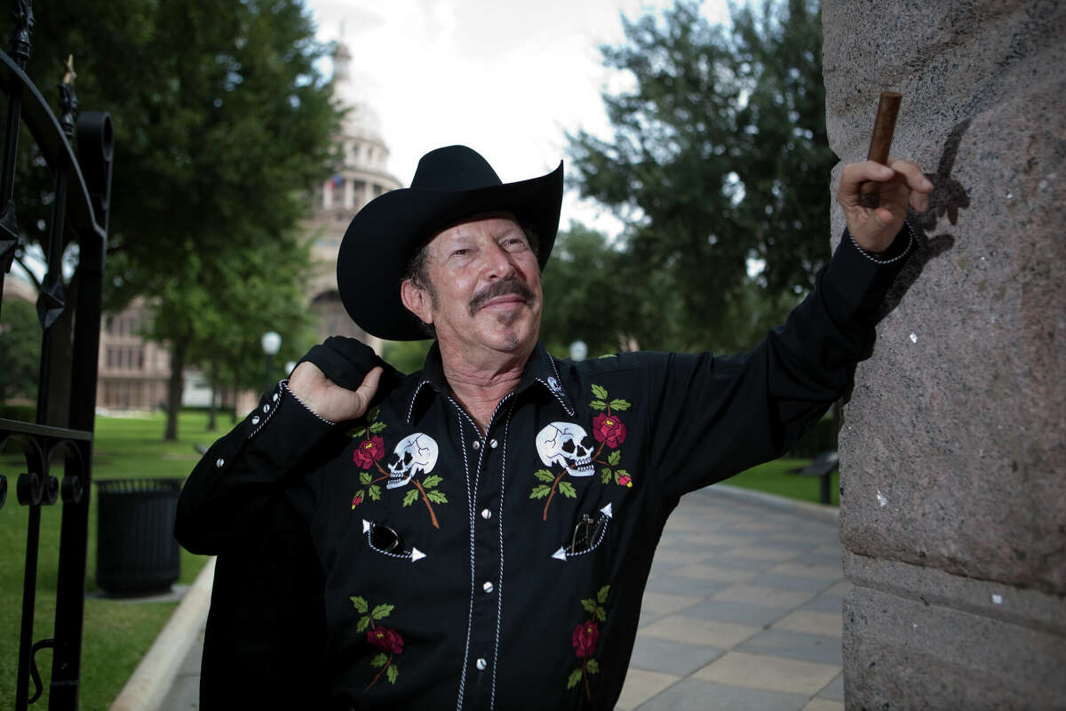 Author and humorist Kinky Friedman visits with reporters during an announcement tour announcing his candidacy for governor of Texas. Friedman finished fourth in the 2006 race as an independent and is now running as a Democrat. (Photo by Robert Daemmrich Photography Inc/Corbis via Getty Images)