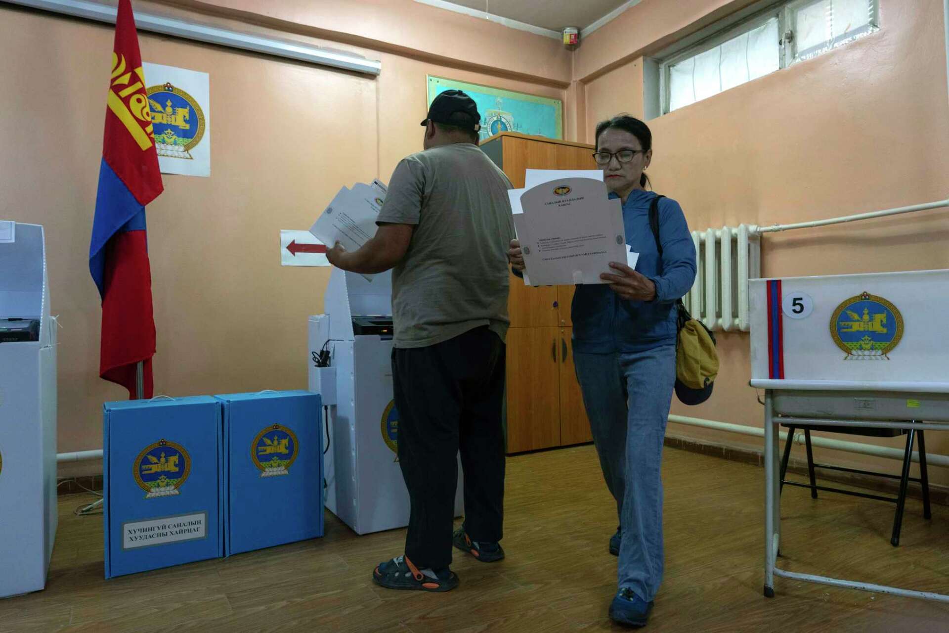 The young democracy of Mongolia begins voting for an expanded 126-seat ...