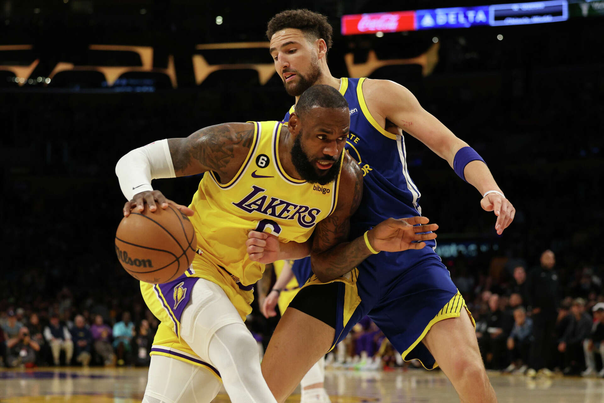 Warriors delayed Klay Thompson negotiations over LeBron James trade