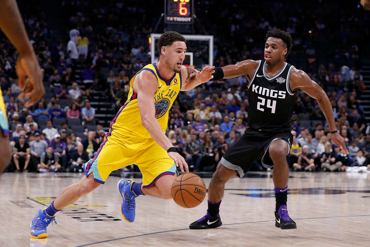 Klay Thompson #11 of the Golden State Warriors drives past Buddy Hield #24 of the Sacramento Kings at Golden 1 Center on March 31, 2018 in Sacramento, Calif.