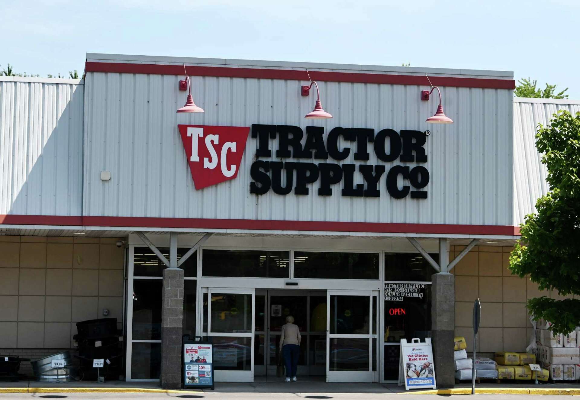 Tractor Supply drops diversity efforts, and employees quit