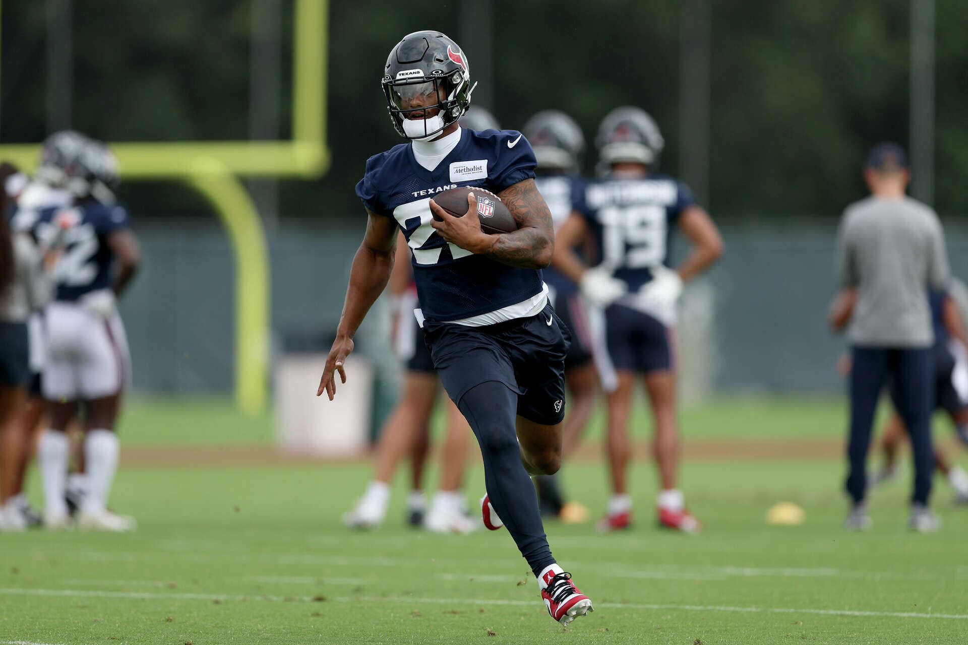 Texans' Joe Mixon among NFL's top running backs, execs say