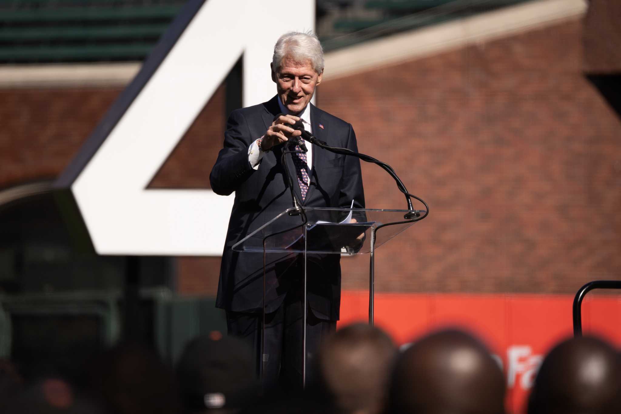 Bill Clinton among those to laud Willie Mays in celebration of life