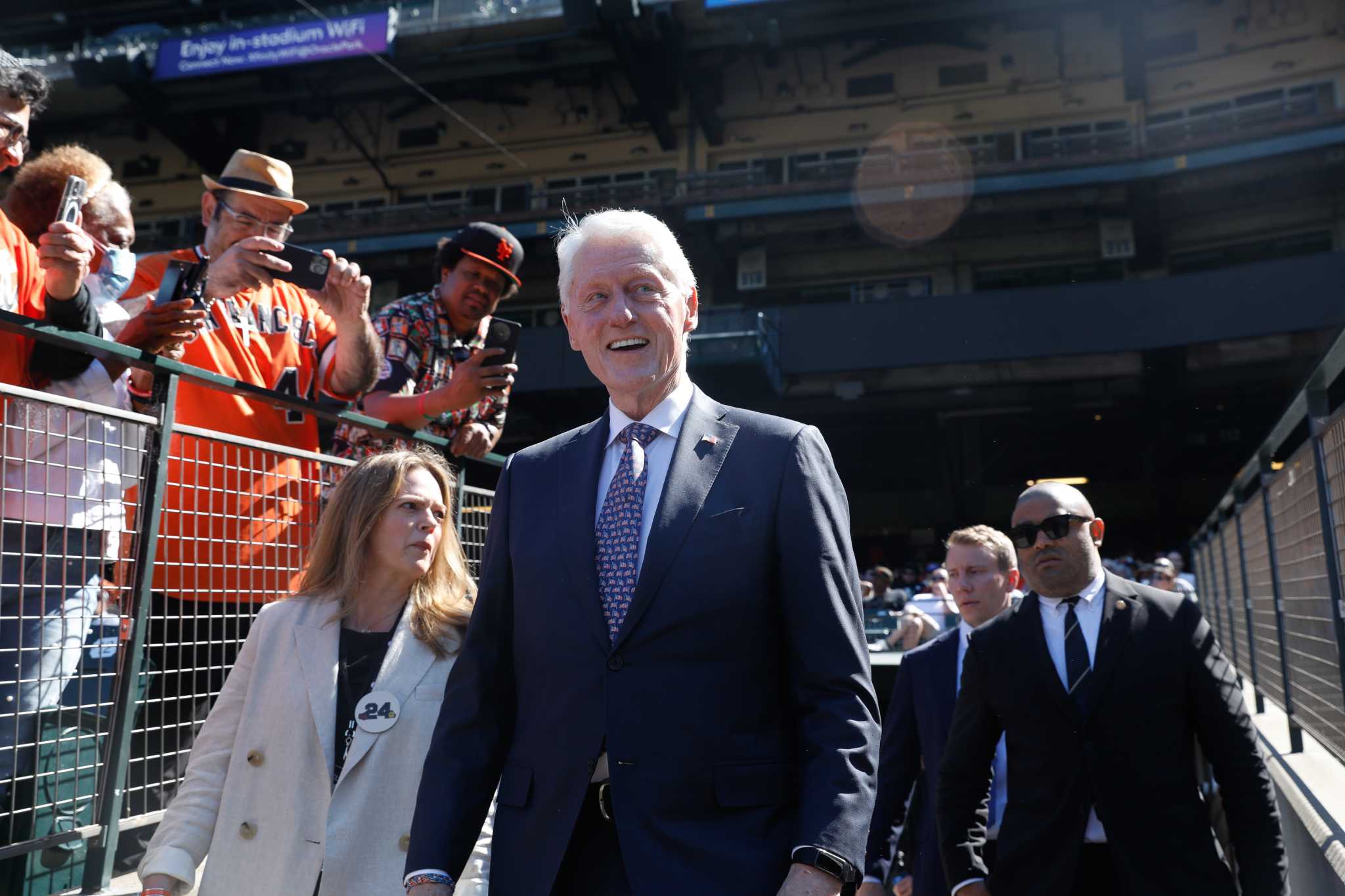 Bill Clinton among those to laud Willie Mays in celebration of life