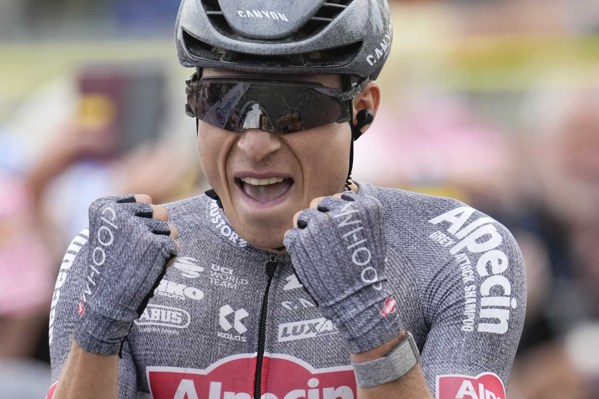 Philipsen finally triumphs in sprint finish on Stage 10 of Tour de France