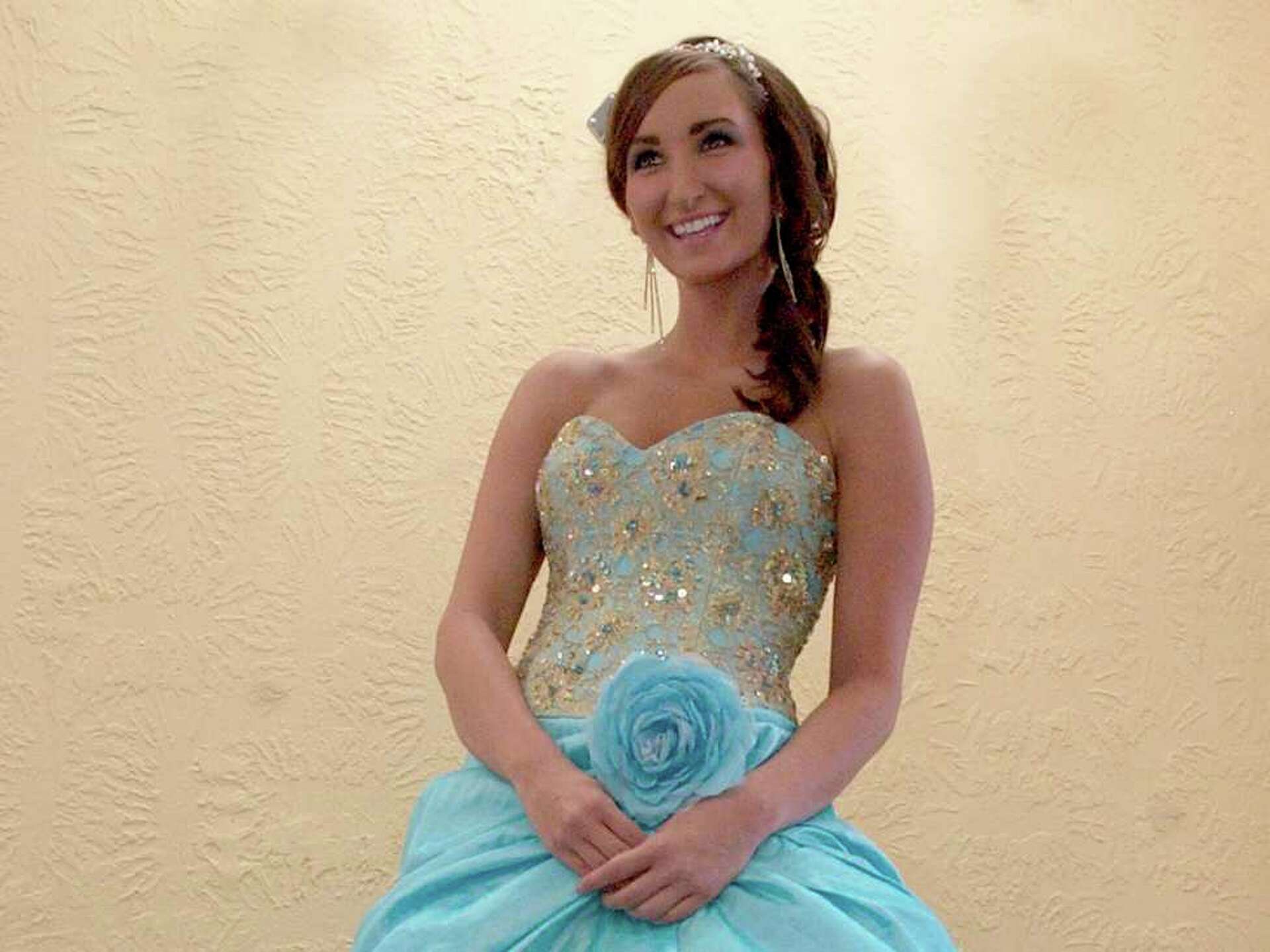 TRENDY ON A DIME: Prom fashions doused in dramatic colors, dramatic styles TRENDY ON A DIME: Prom fashions doused in dramatic colors, dramatic styles