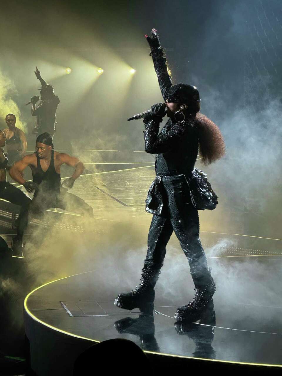 アリーナ　all saints missy  rader　oct 2000 Review: Missy Elliott goes back to the future during Oakland concert