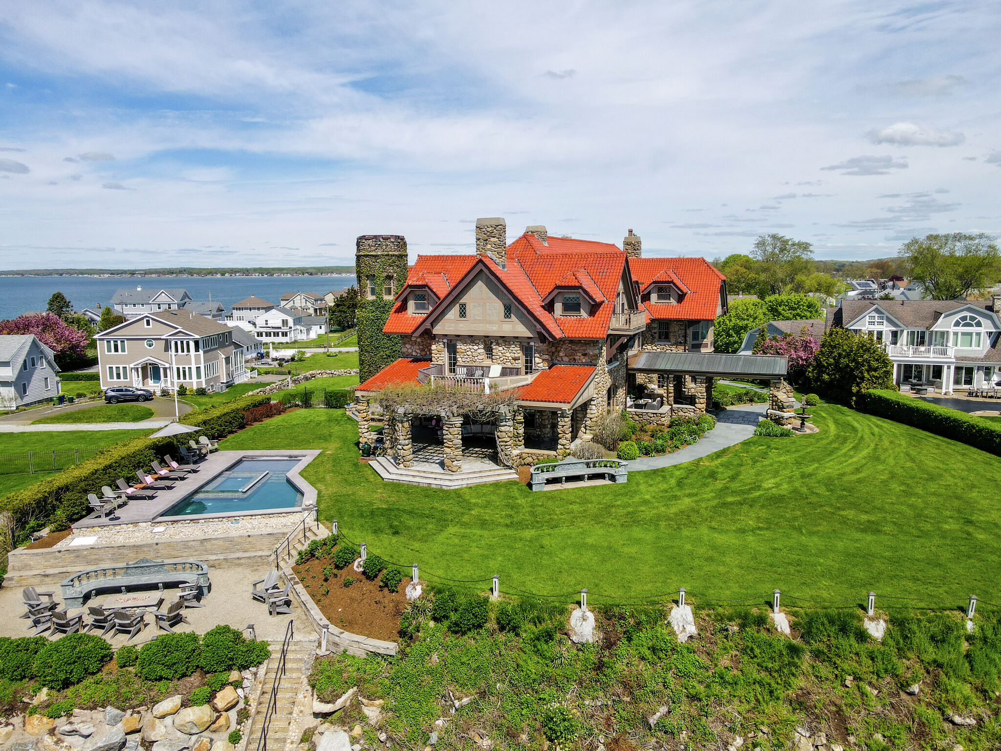 Ct's Former Ye Castle Inn, Visited By Frank Sinatra, Listed For $7.7m