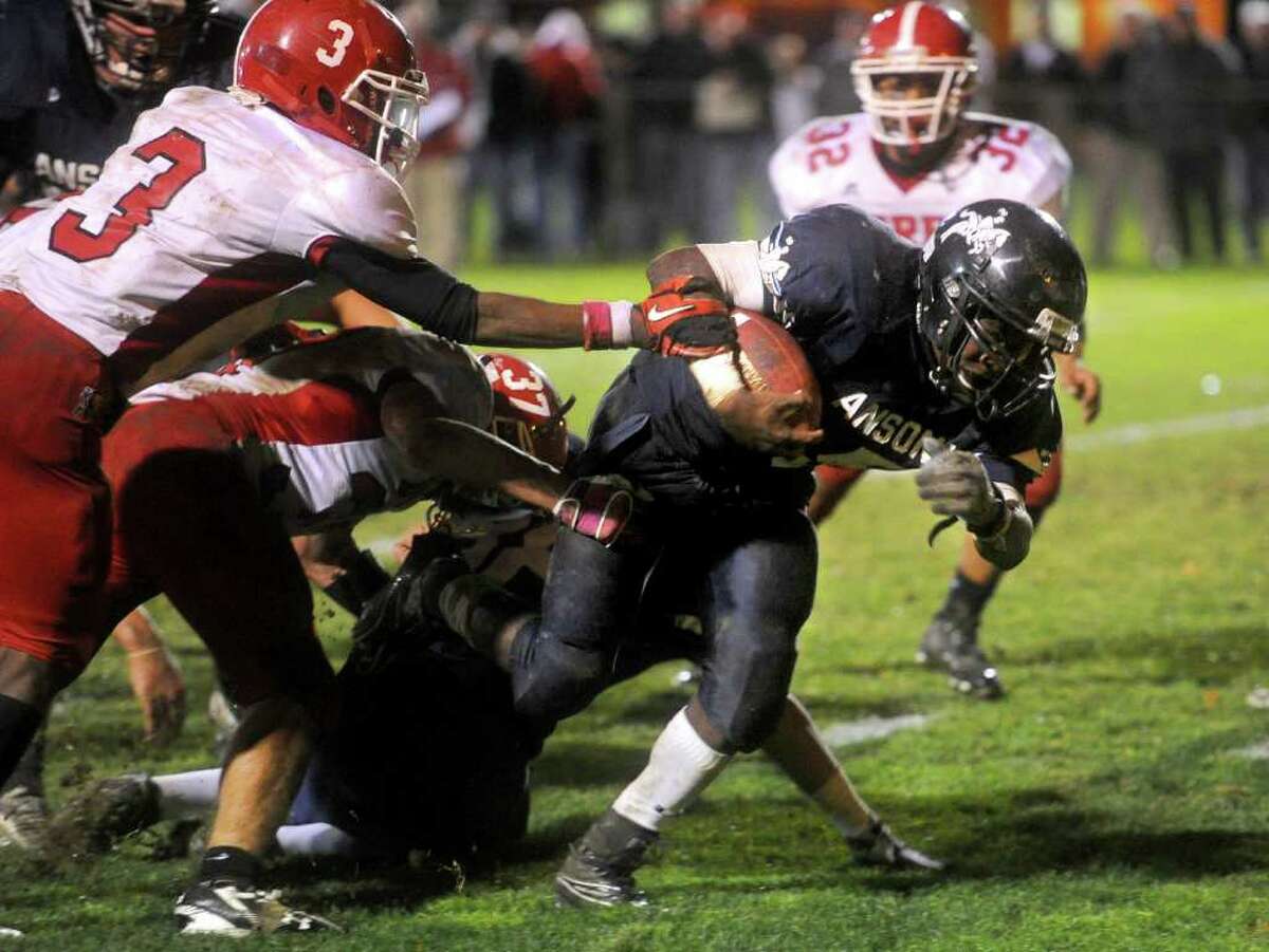 Ansonia's Dobbs commits to UConn football