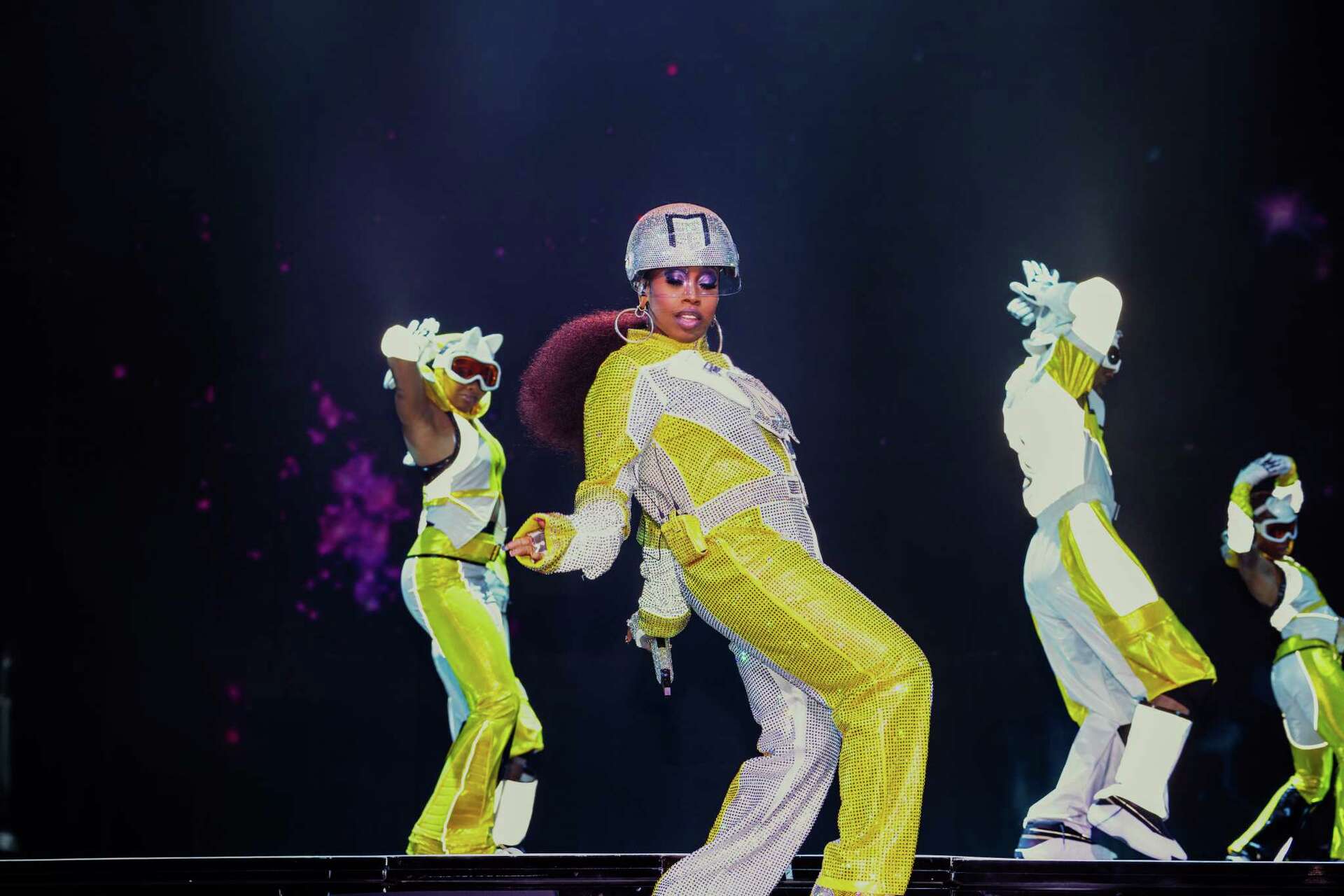 Review: Missy Elliott goes back to the future during Oakland concert