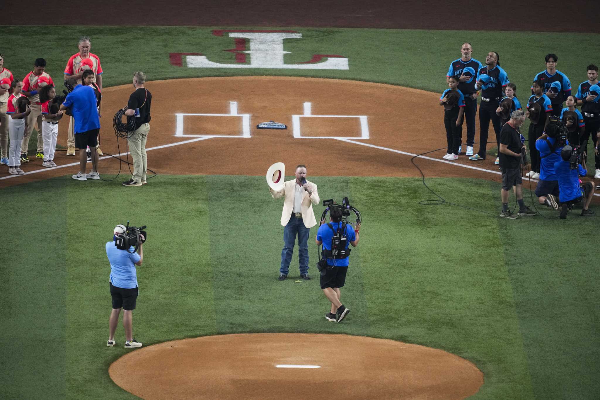 Cody Johnson sings anthem smoothly at AllStar Game a night after