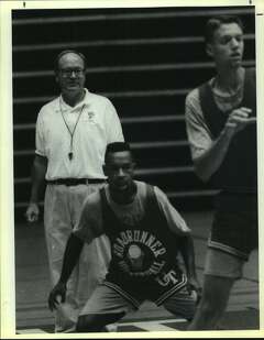 Former UTSA men’s basketball coach Stu Starner dies at 81