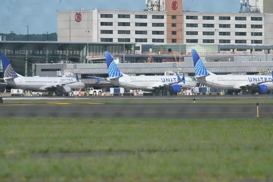 Police: Ashford man had loaded gun in carry-on bag at Bradley Airport