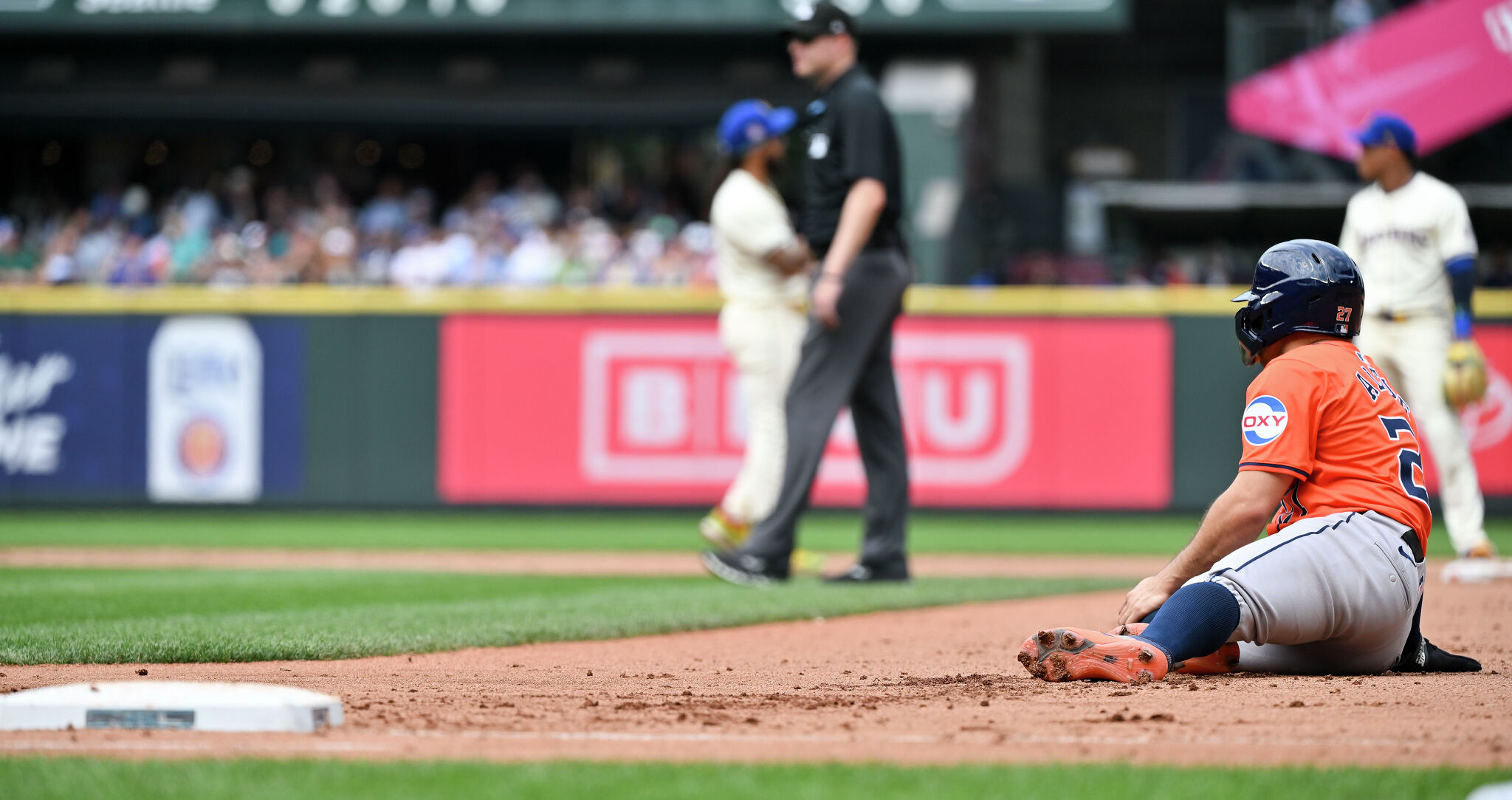 Houston Astros drop series finale against Seattle Mariners