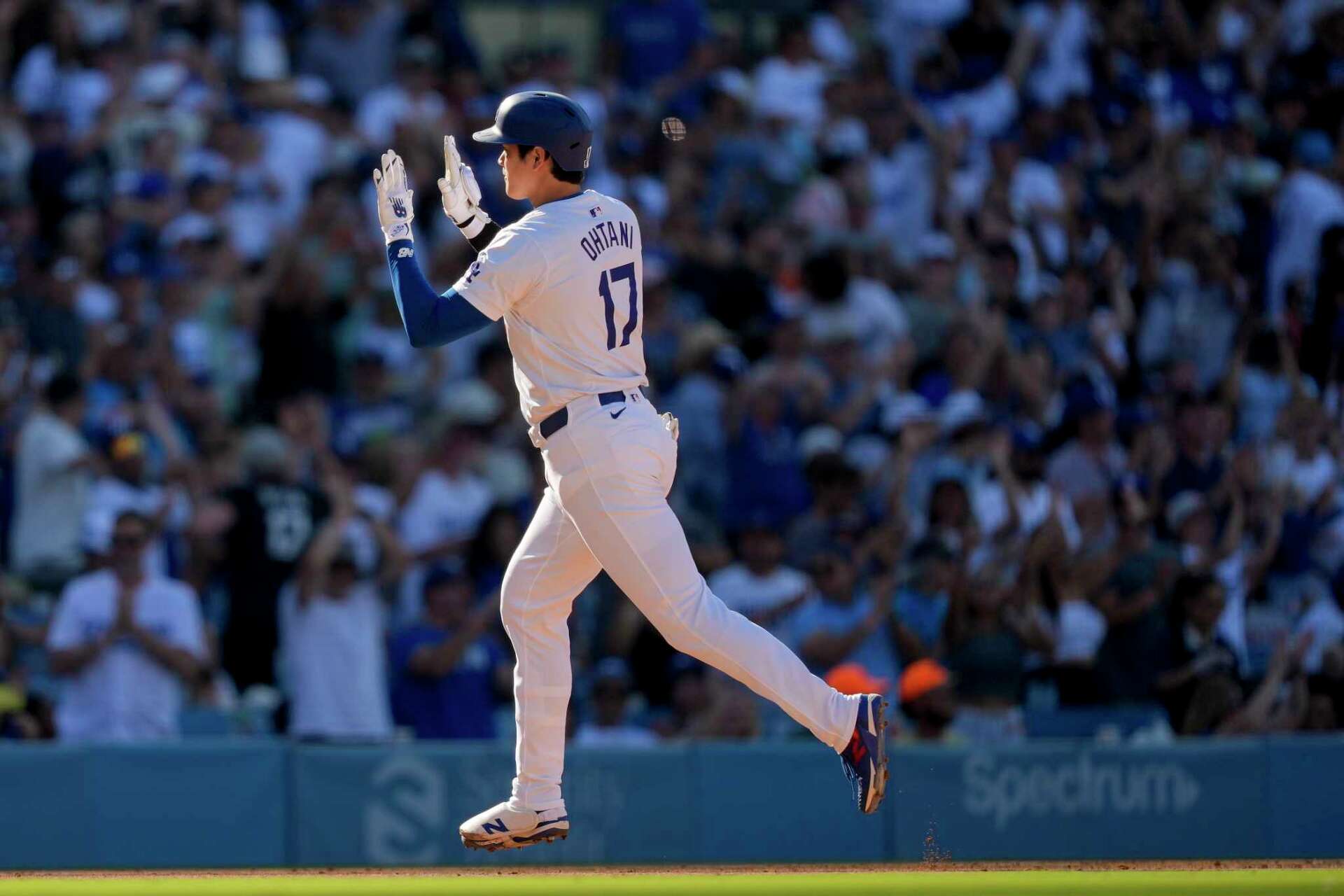 Ohtani hits 473-foot homer that clears bleachers at Dodger Stadium