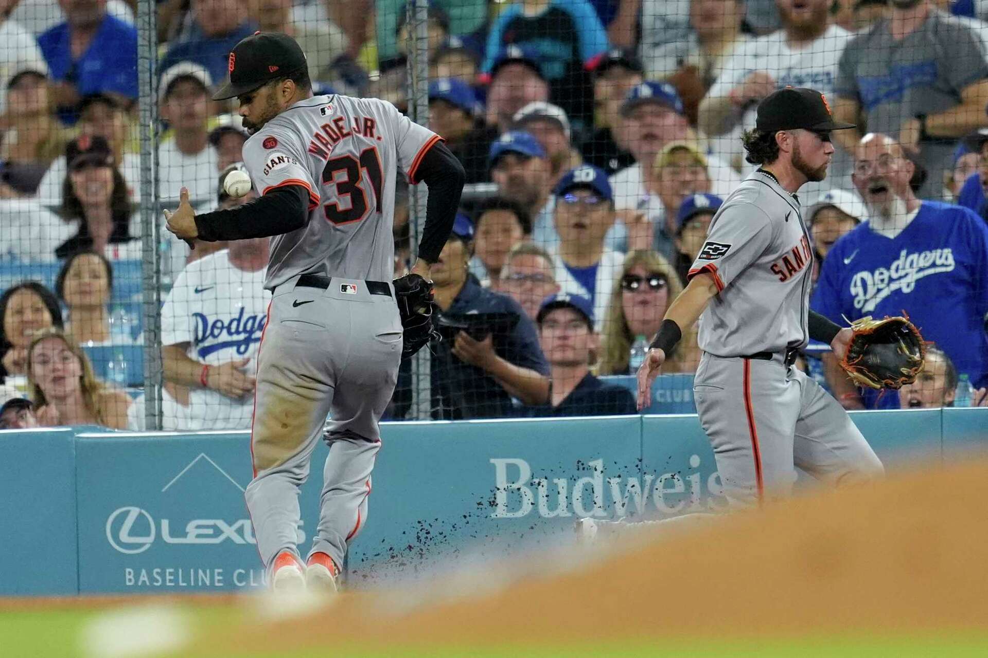 Teoscar Hernández has 3 hits, drives in 3 runs as Dodgers defeat Giants 3-2  for 4th straight win