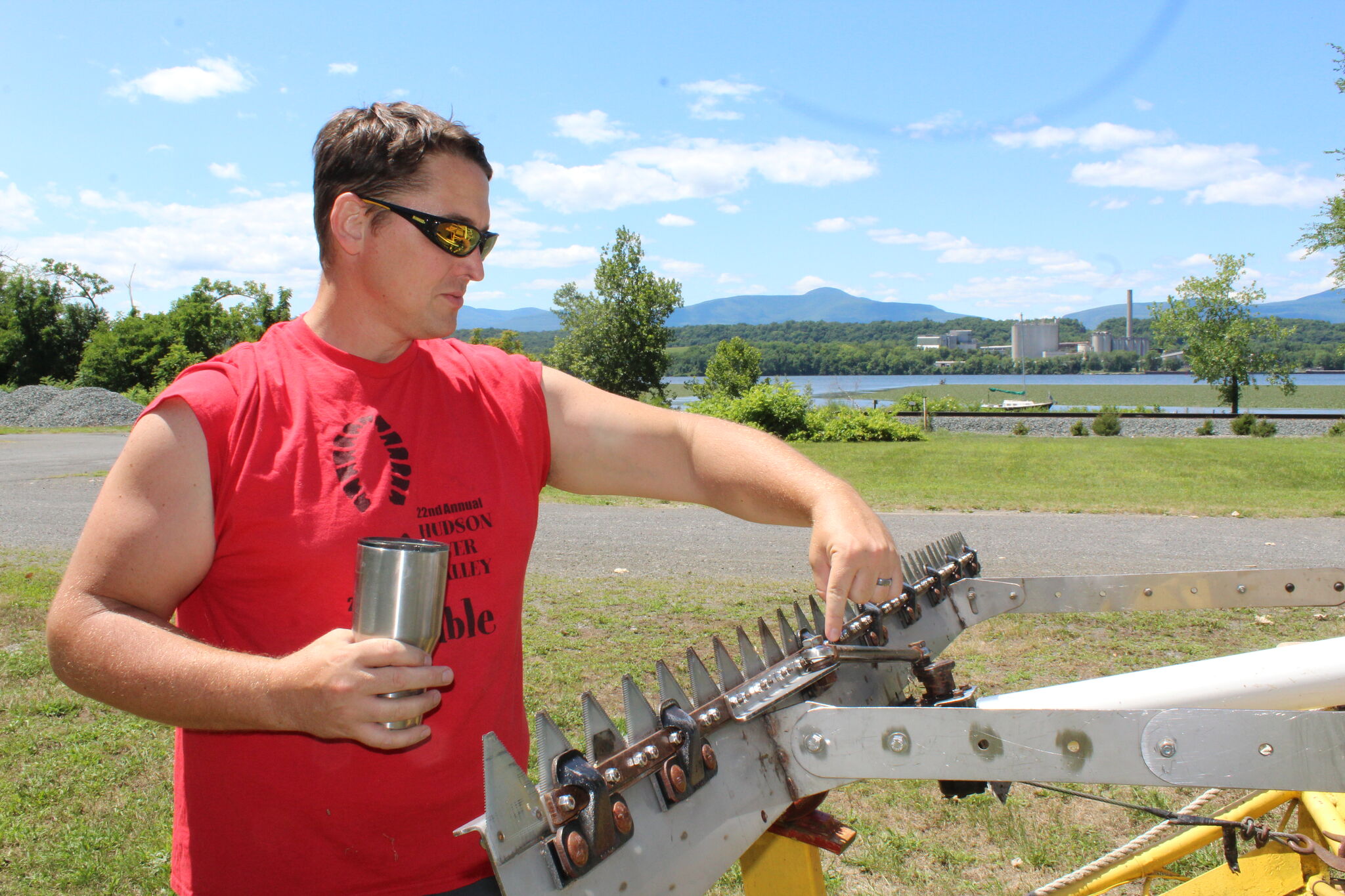 Germantown residents fight invasive water chestnuts in Hudson River