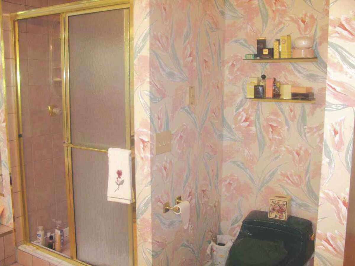 Updating a Bathroom '80s be gone!