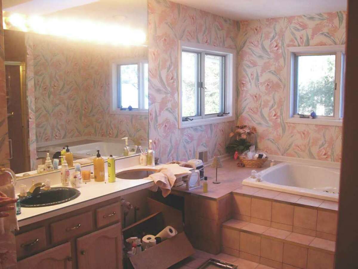 Updating a Bathroom '80s be gone!
