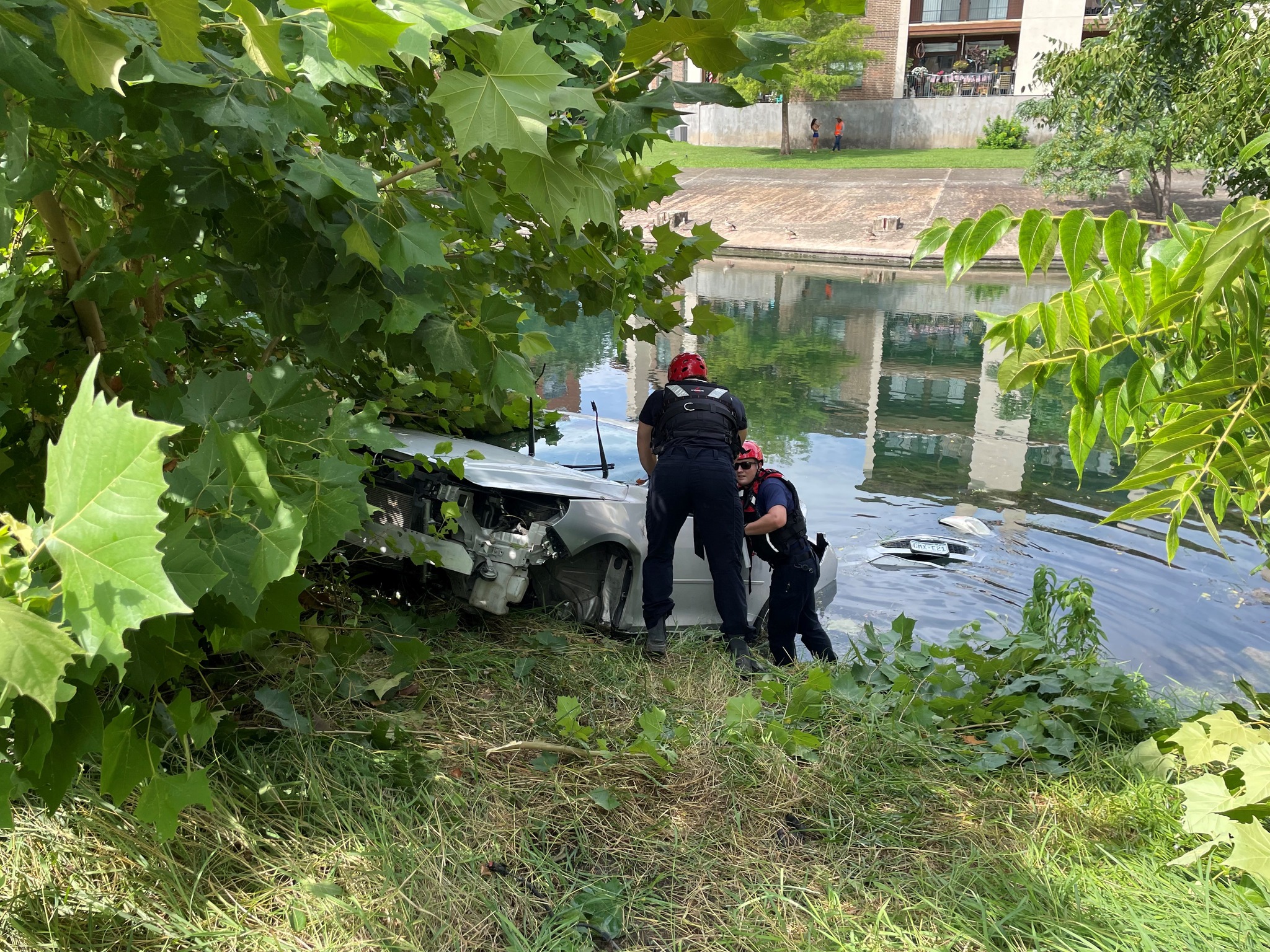Texas Hill Country chase ends with car in Comal River