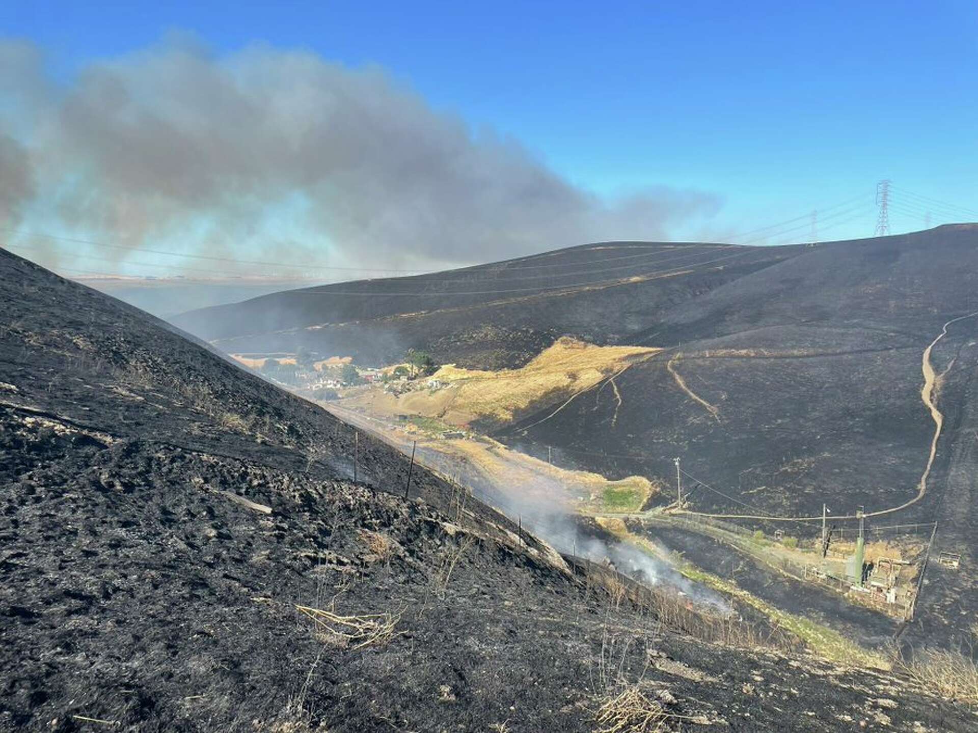 Brush fire in East Bay spreads to 471 acres