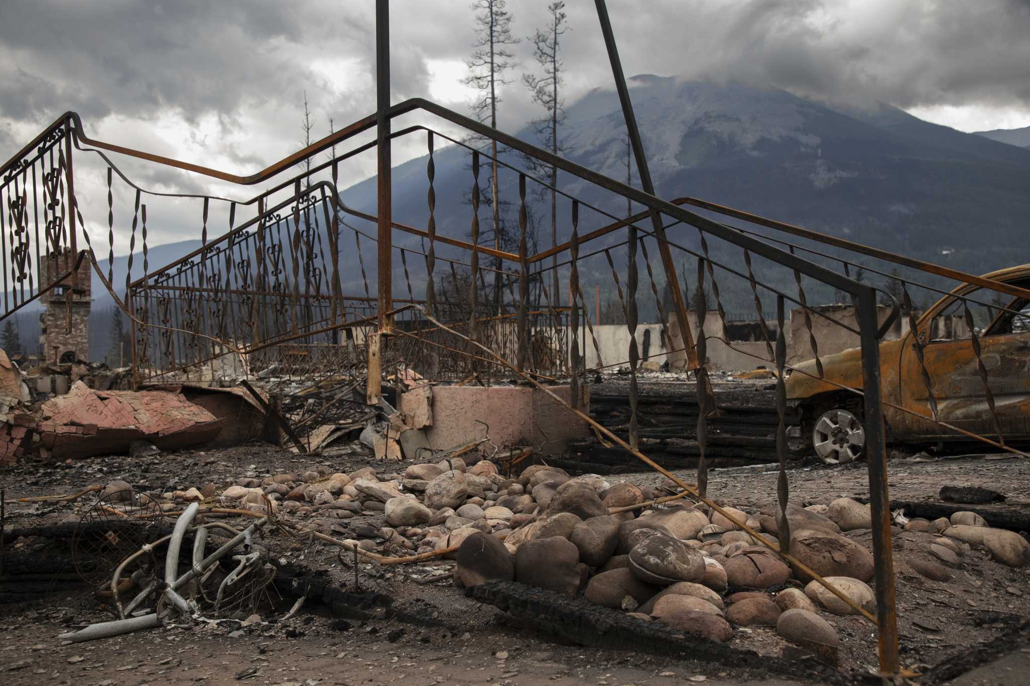 Wildfire in Jasper National Park could burn for months, Canadian ...