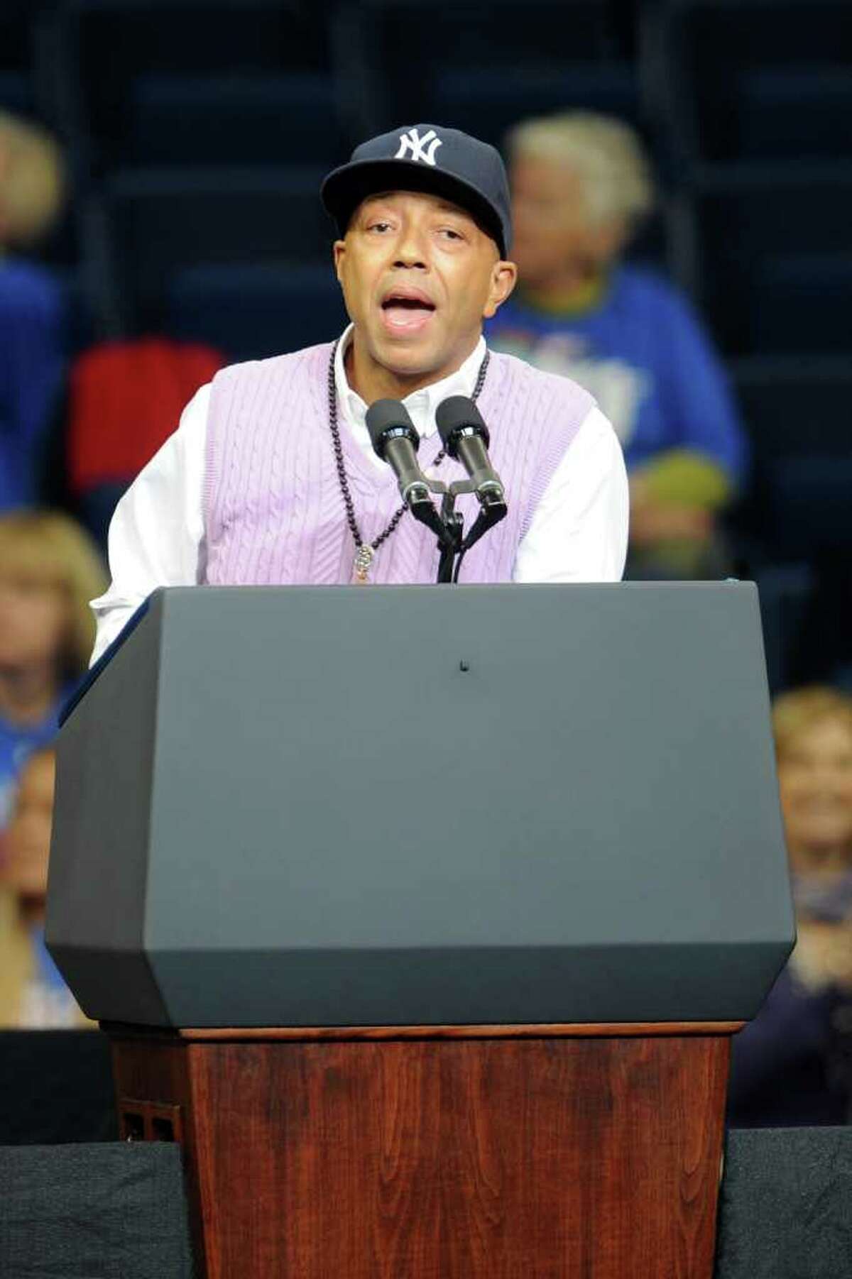 Obama rallies Democrats in Bridgeport