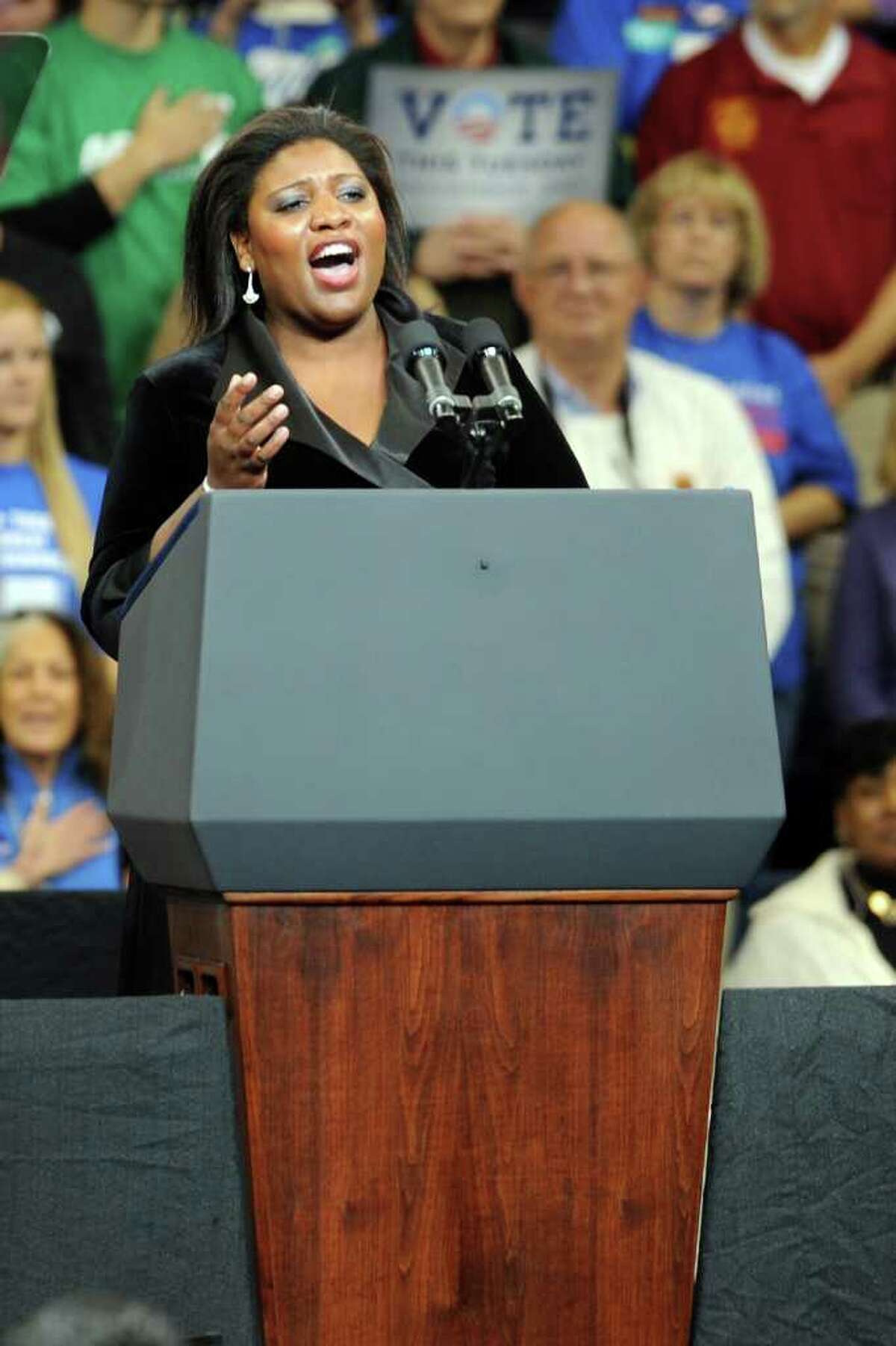 Obama rallies Democrats in Bridgeport
