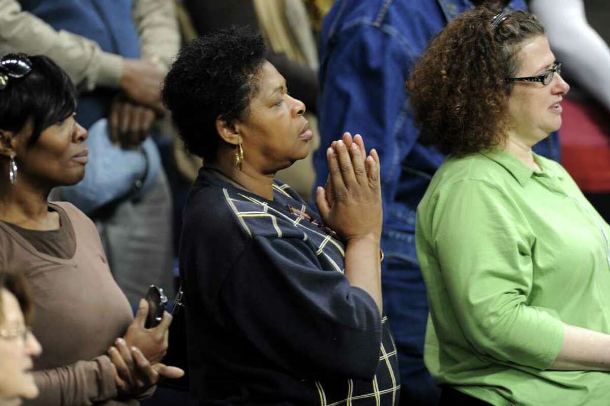 Obama rallies Democrats in Bridgeport