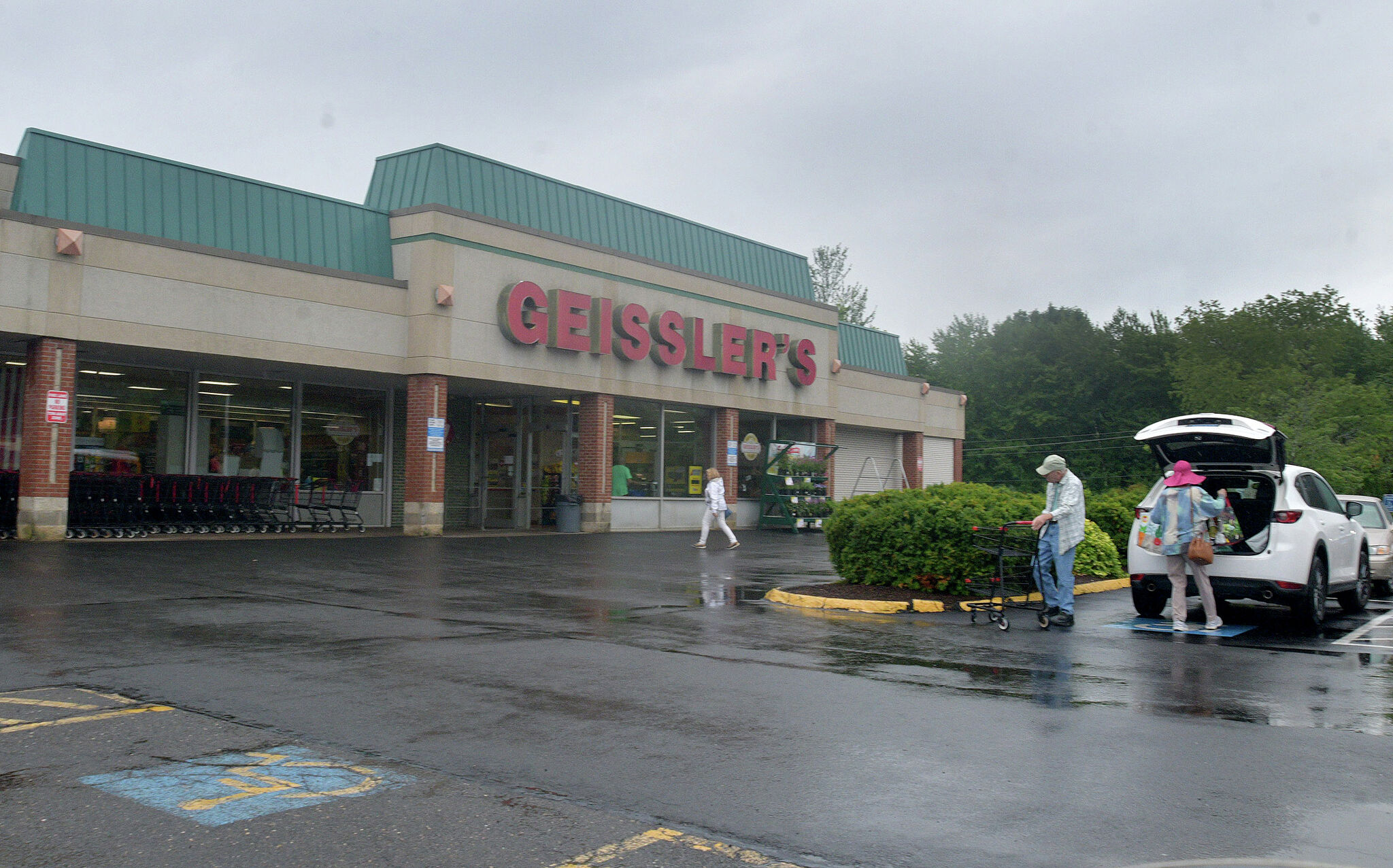 South Windsor's Geissler's plaza could get tax incentive