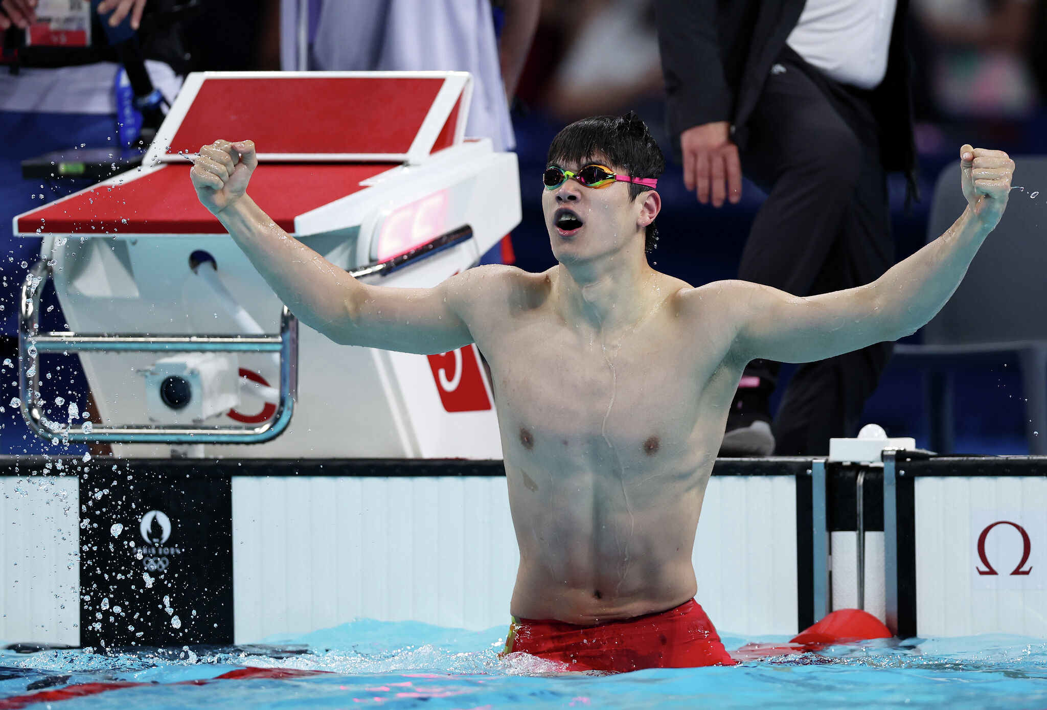 Chinese swimmer pushes dubious Olympic controversy with USA's Alexy