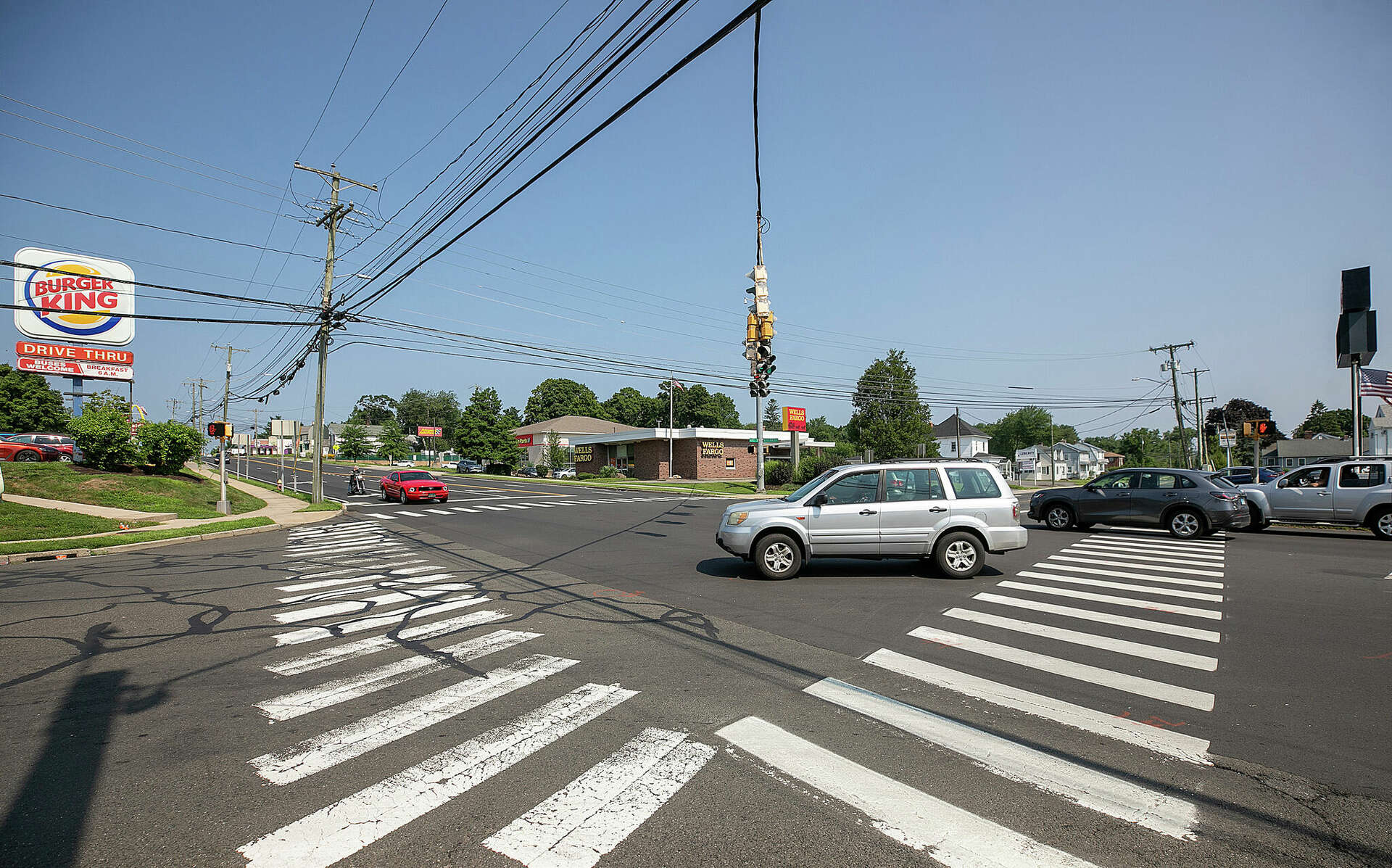 Cops: Meriden motorcyclist killed in East Main Street crash