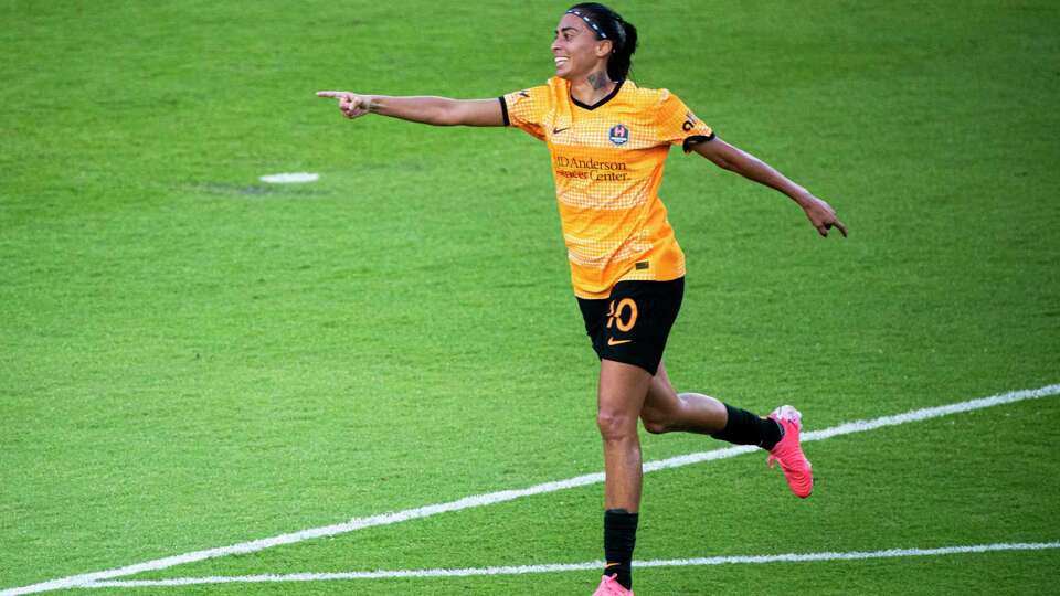 Houston Dash midfielder Andressa Alves (10) celebrates after scoring a goal during a NWSL x Liga MX Femenil Summer Cup game against the C.F. Pachuca Femenil Thursday, Aug. 1, 2024, at Shell Energy Stadium in Houston.