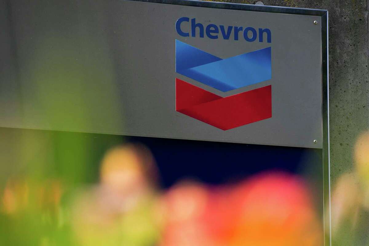 Chevron Corp. signage stands at the entrance to the company's corporate headquarters in Richmond, California, U.S., on Friday, April 6, 2012. Gasoline slid to a four-week low as slower job growth in the U.S. and accelerating inflation in China raised concern that global demand for fuel may shrink. Photographer: David Paul Morris/Bloomberg