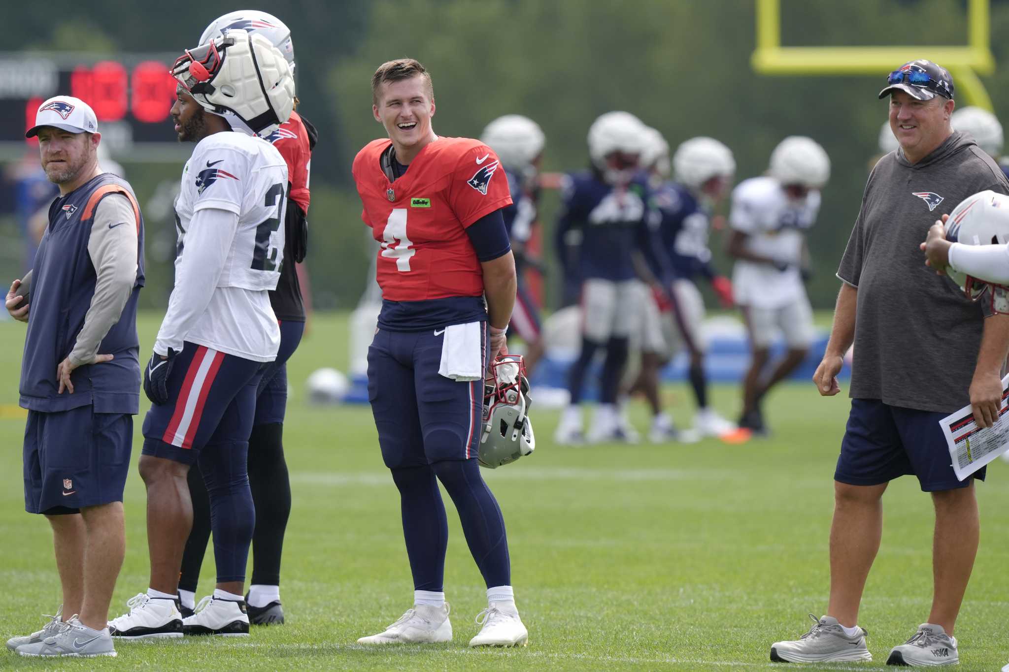 Pats offensive coordinator Alex Van Pelt sees progress in rookie QB Drake Maye