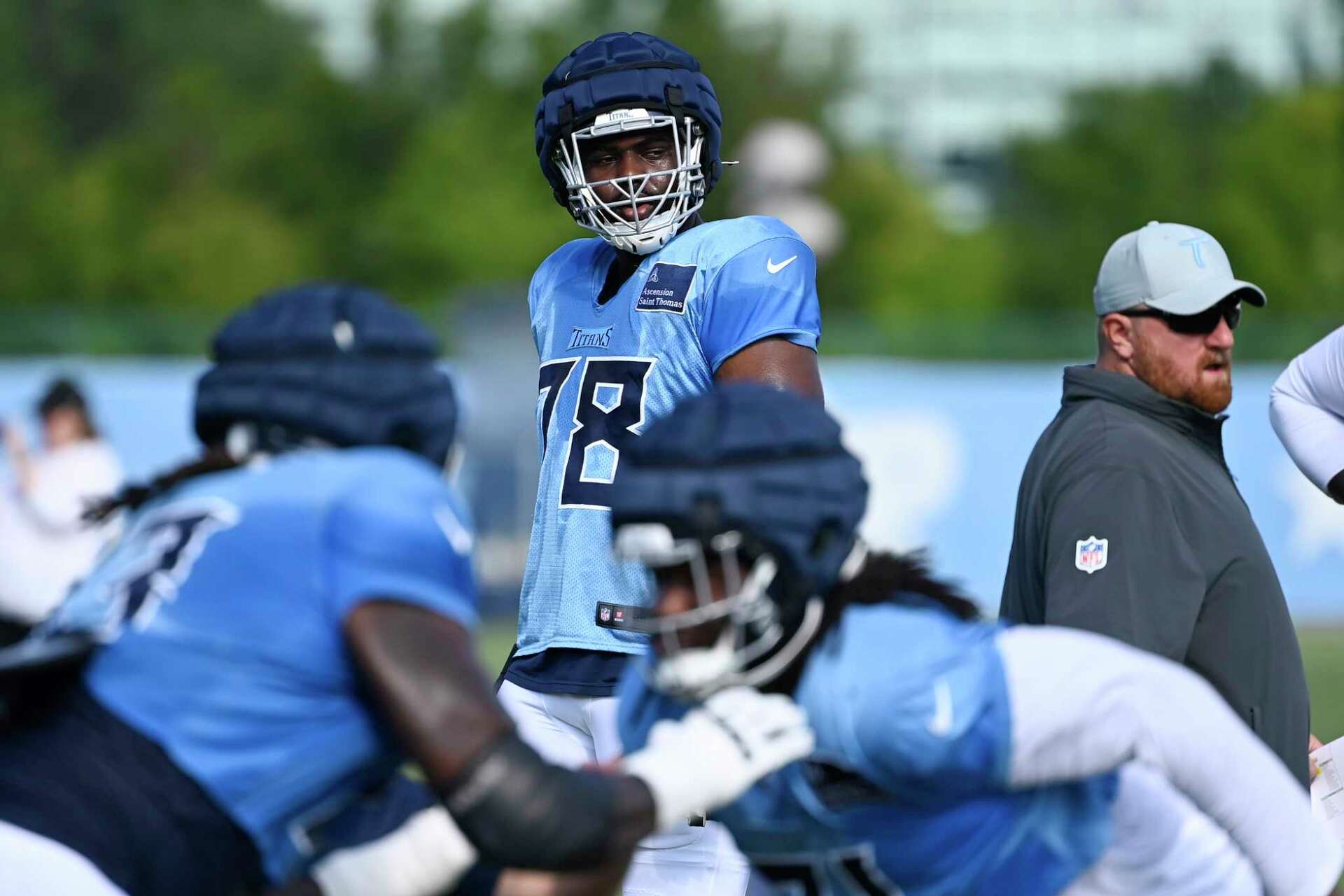 Titans' Nicholas Petit-Frere returns to practice field, hopes to earn  starting right tackle job