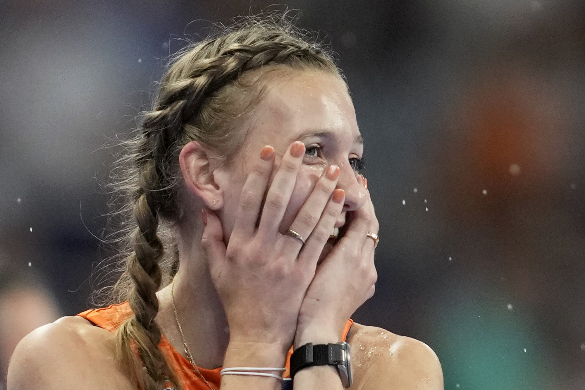 Femke Bol puts on a show in the 4x400 mixed relay to reel in US and