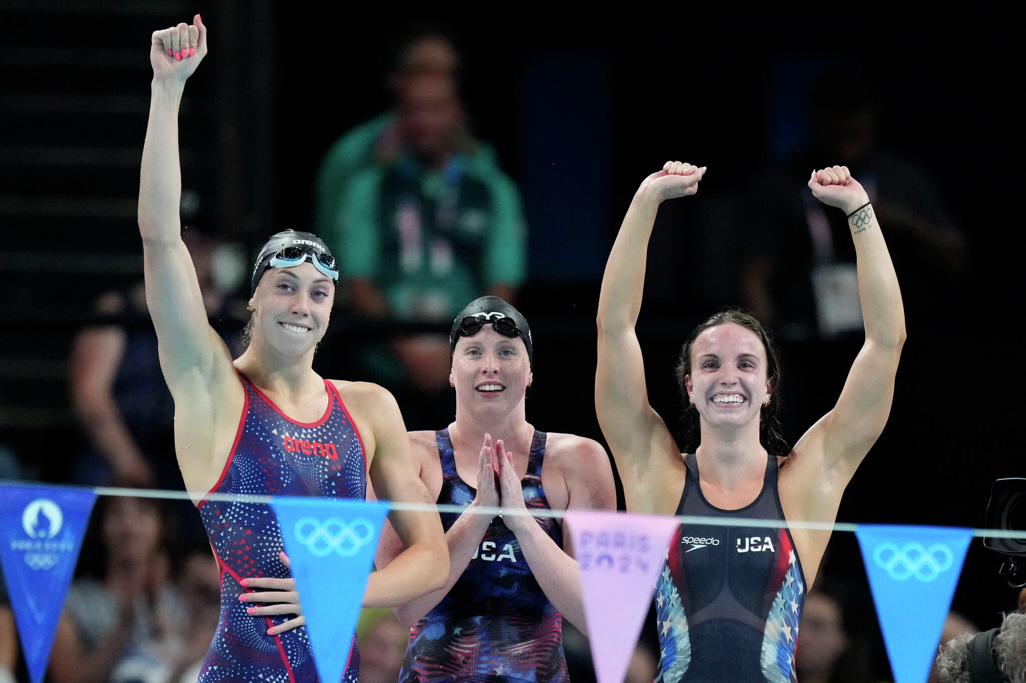 Gretchen Walsh, U.S. set world record in Olympic 4x100 medley relay