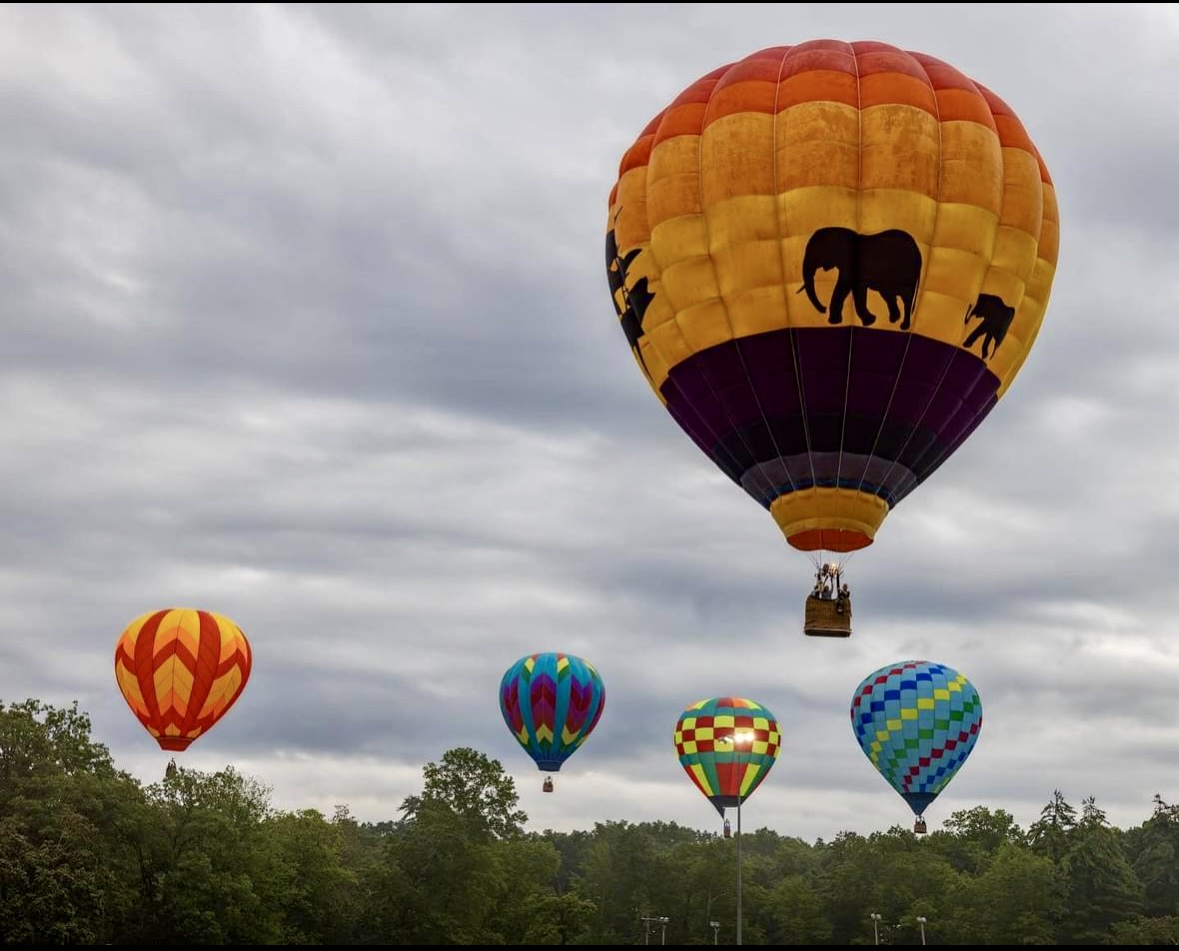 Festival balon udara Plainville menambah wahana karnaval, makanan, kerajinan, dan hiburan