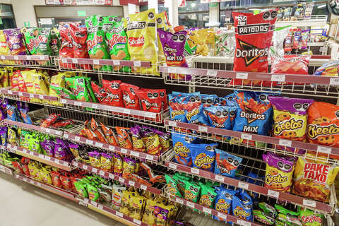 Mexico's mega-chain convenience store Oxxo to enter US market