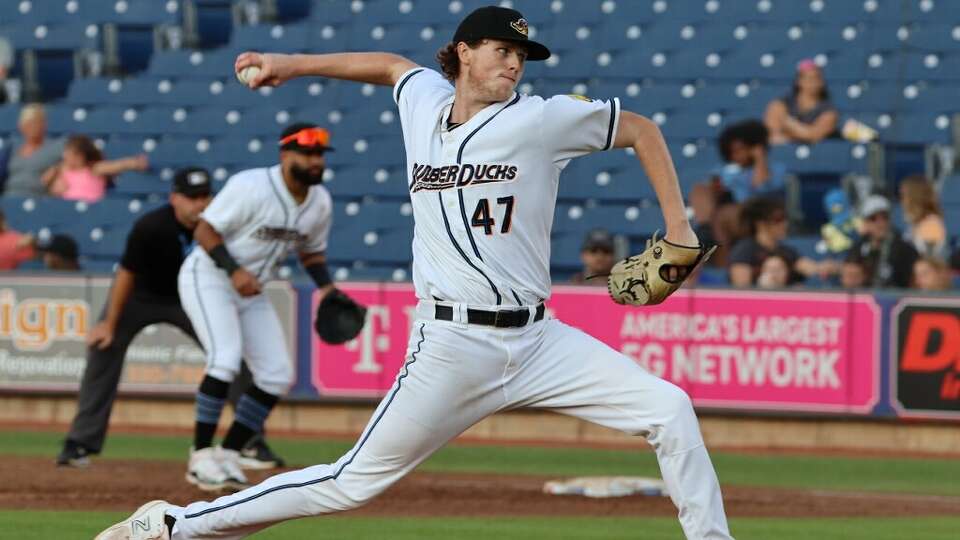 Ex-UConn ace Peterson just keeps on winning