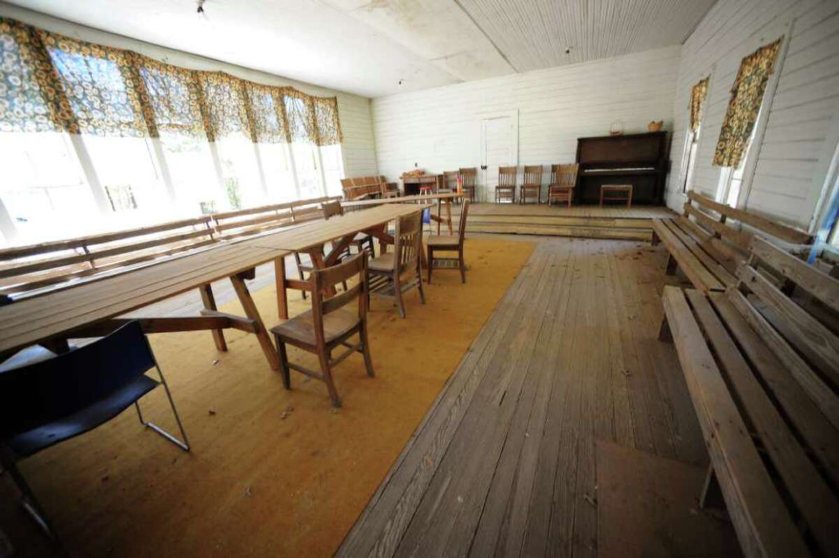 Stringtown community celebrates 100 years of education, family