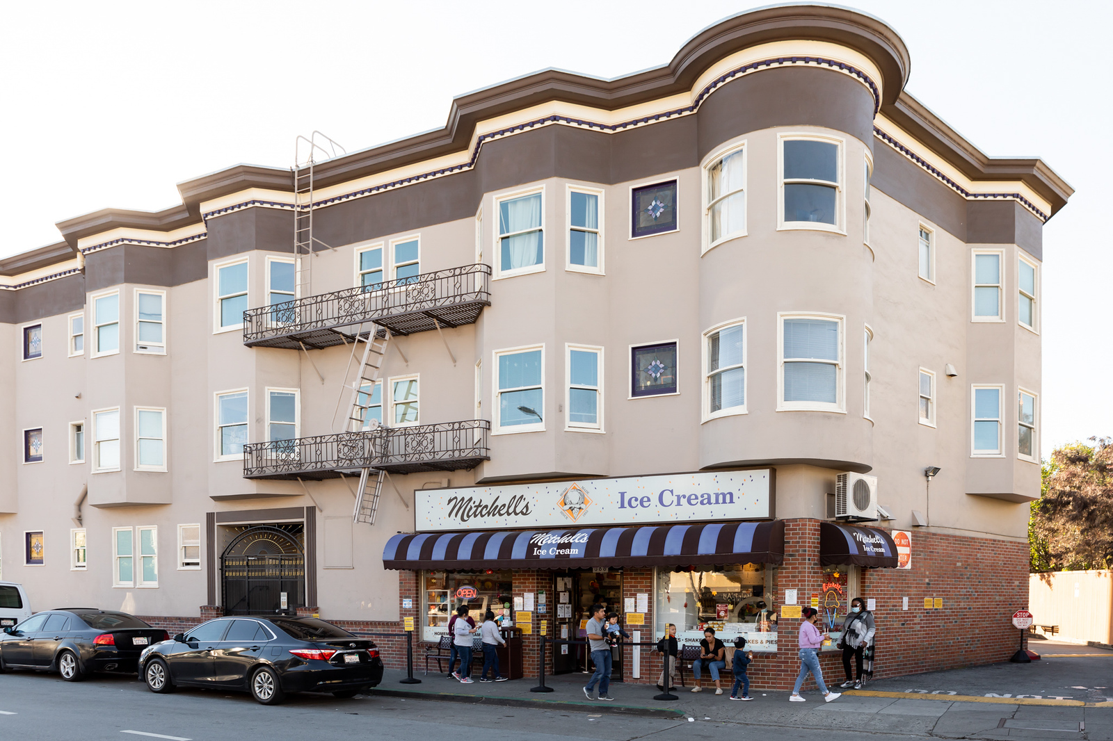 San Francisco’s popular ice cream parlor Mitchell’s broken into and vandalized