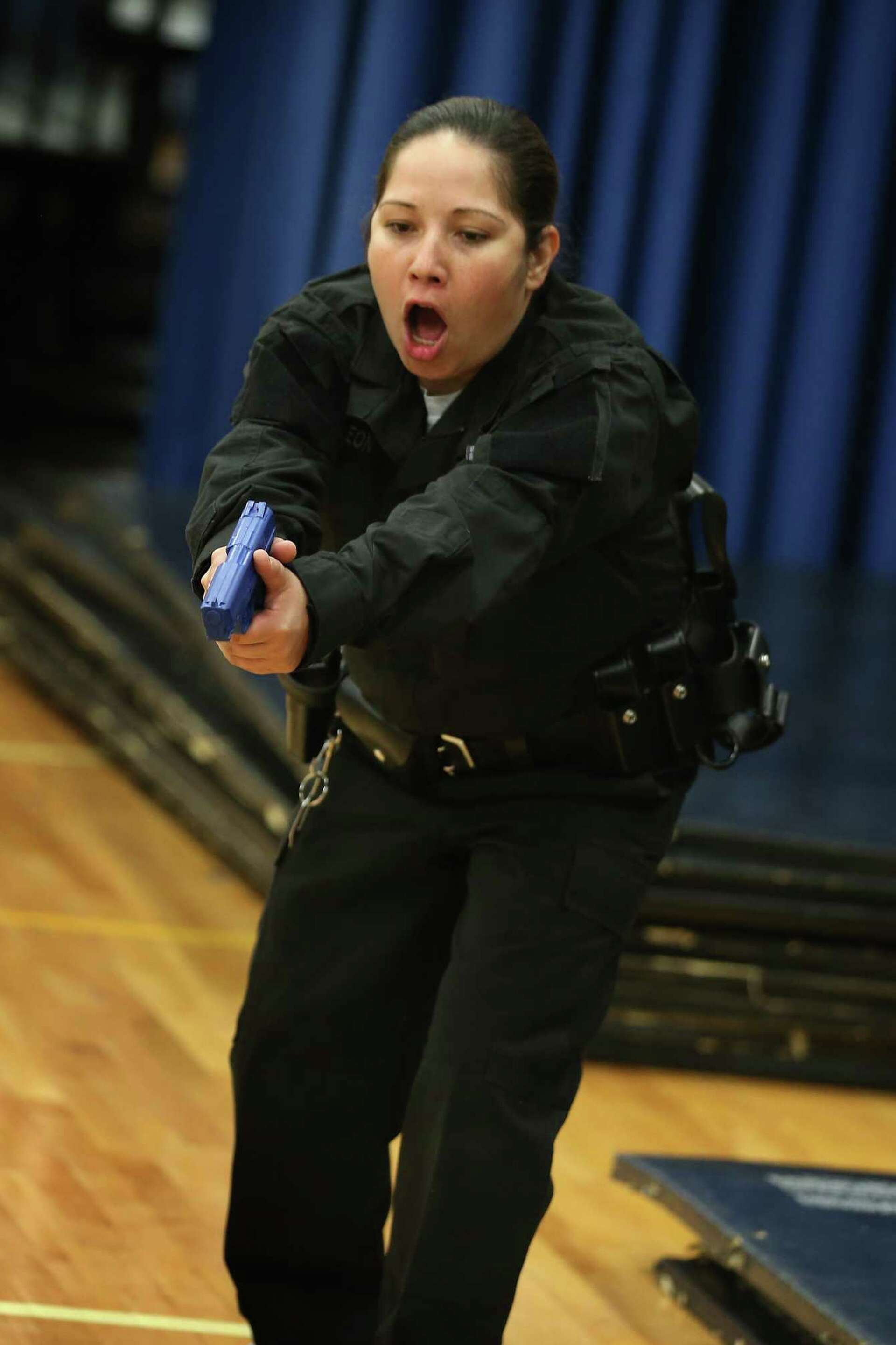 Police officer - Wikipedia, image size:1920x2880