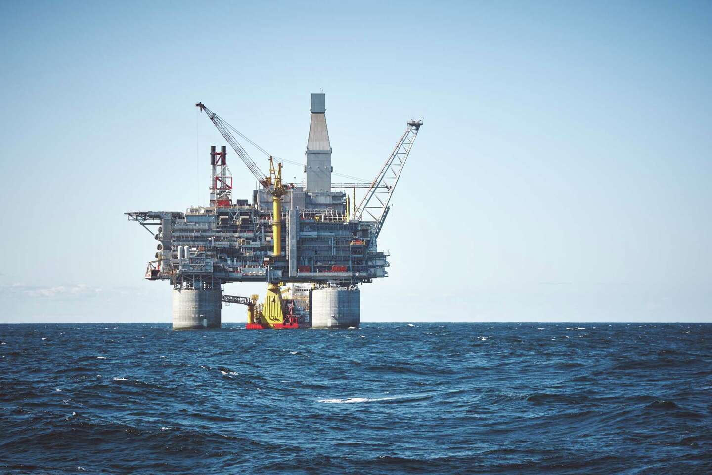 What Certification Do You Need to Work on an Oil Rig?