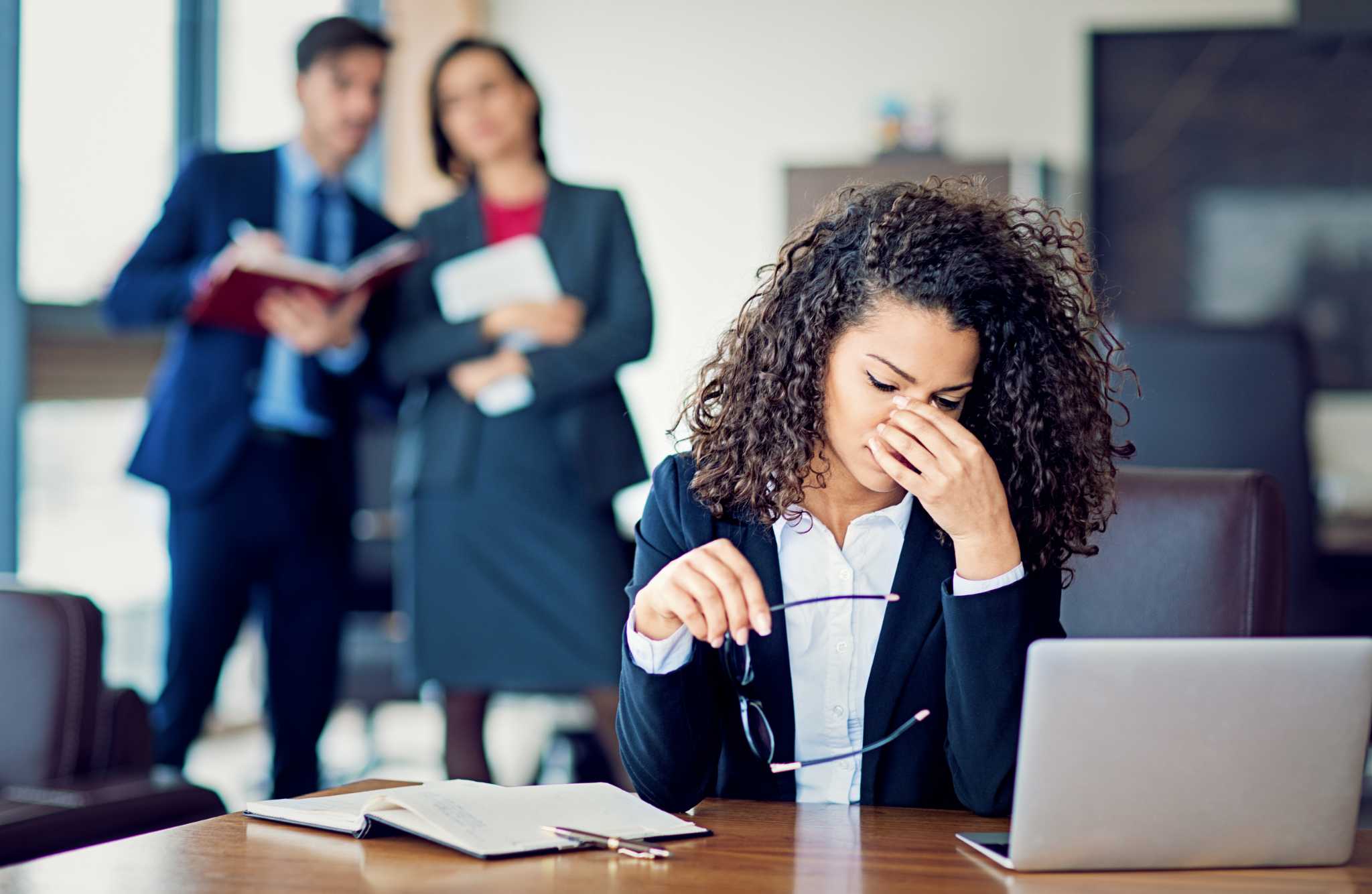 How to Emotionally Deal With Backstabbing Coworkers That Gossip About ...