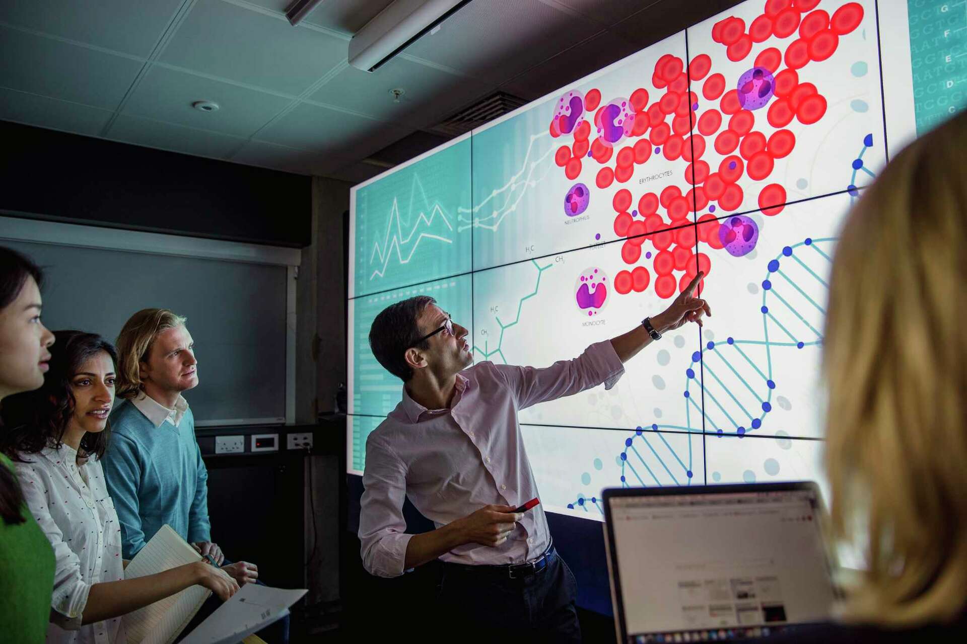 Requirements to Be a DNA Analyst