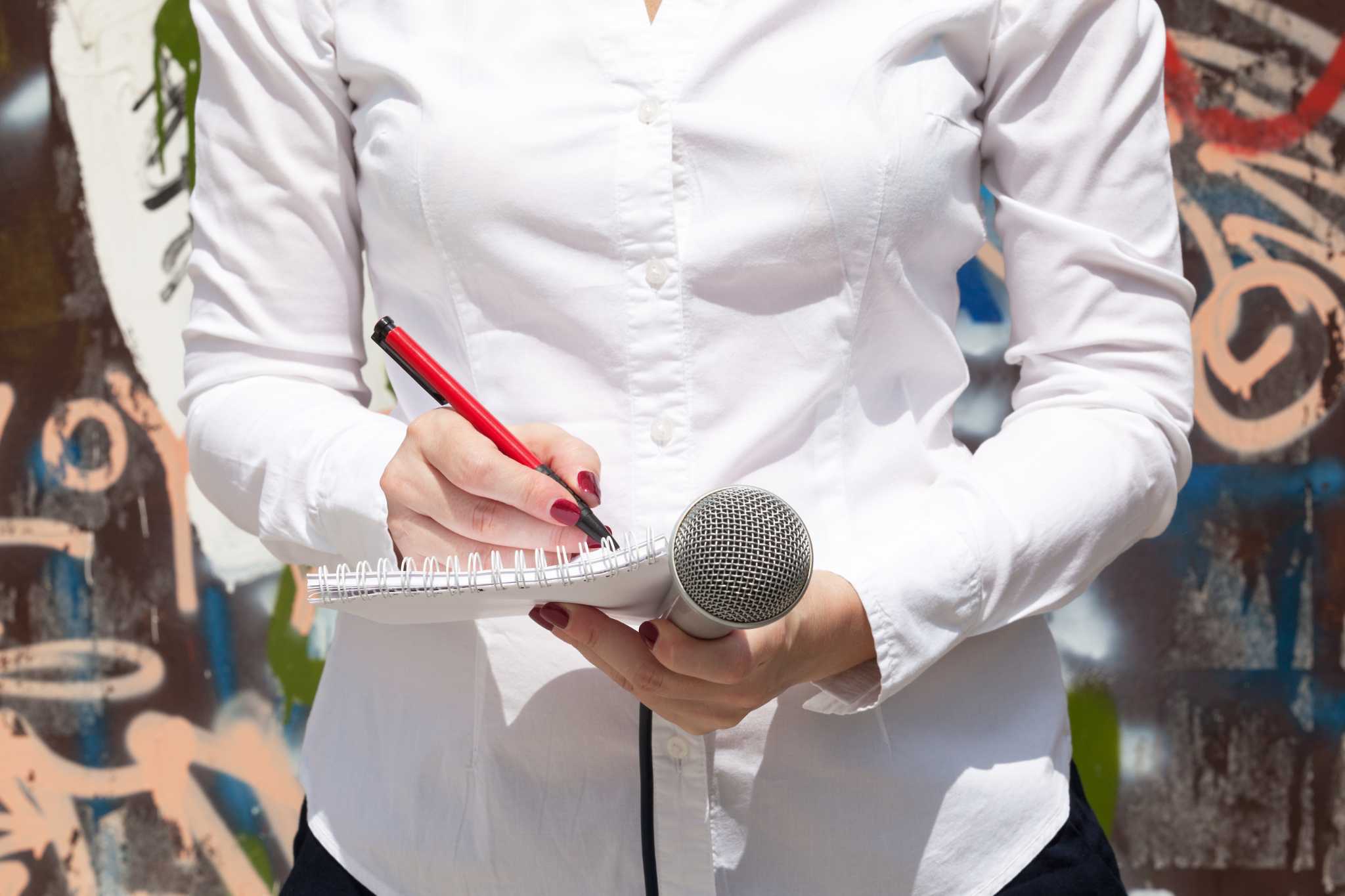 What Are the Requirements Necessary to Become a Journalist?