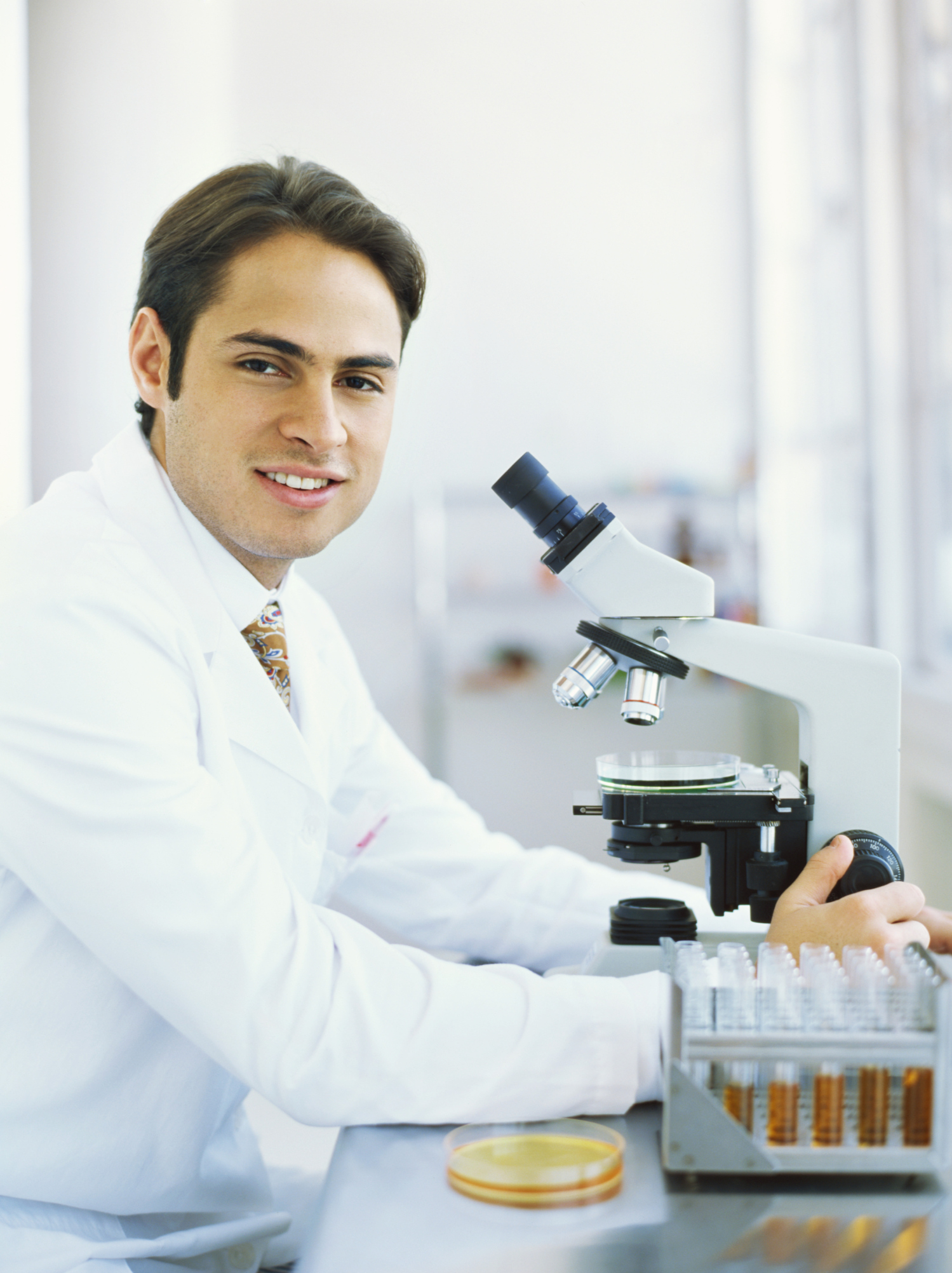 Responsibilities of a Counterfeit Expert Role in a Crime Lab